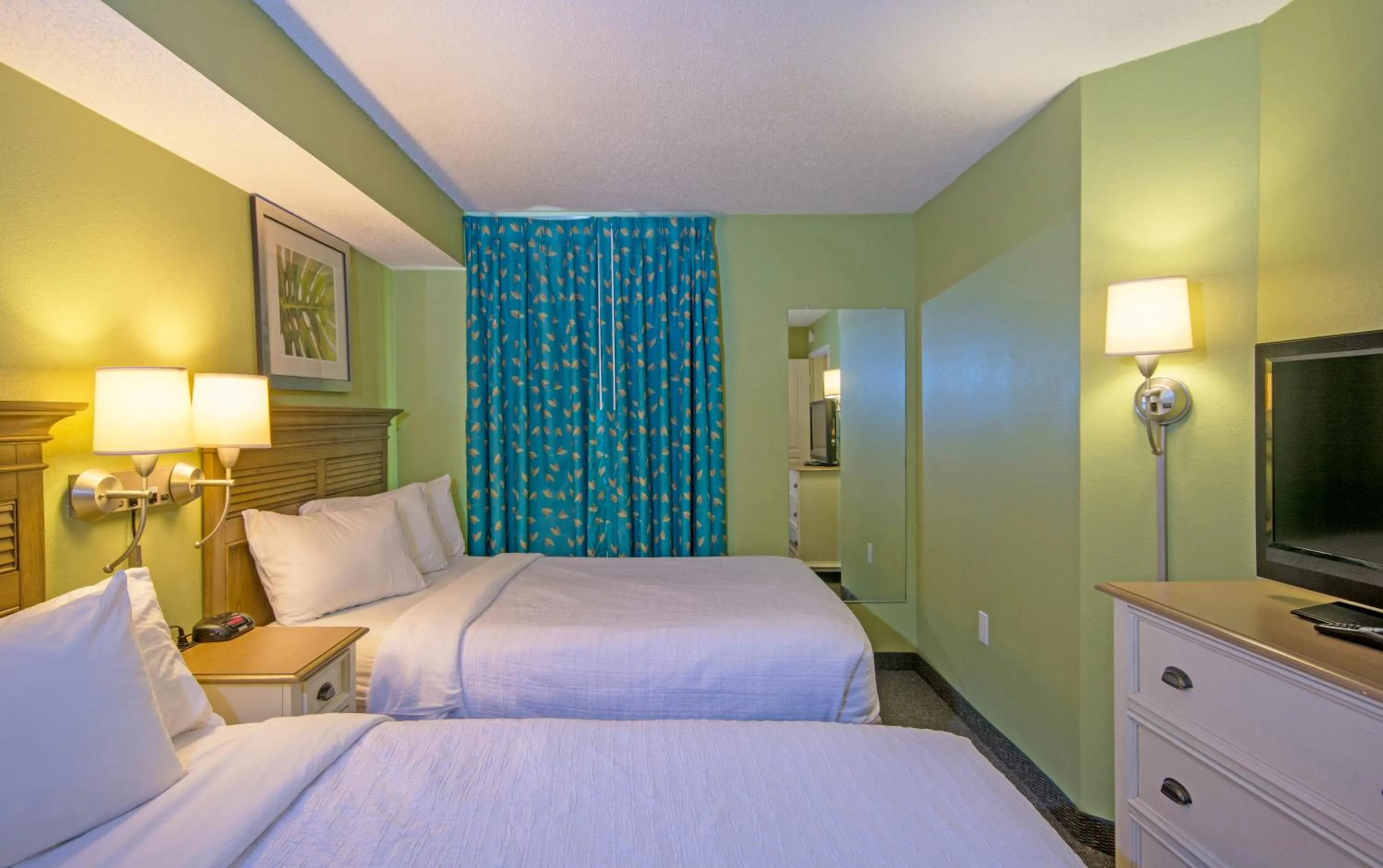 Bedroom, Bed in Compass Cove