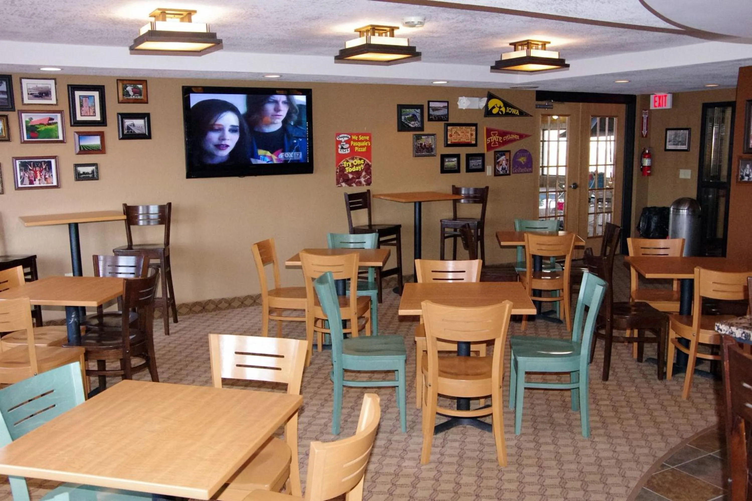 Lounge or bar in Red Lion Inn & Suites Grimes