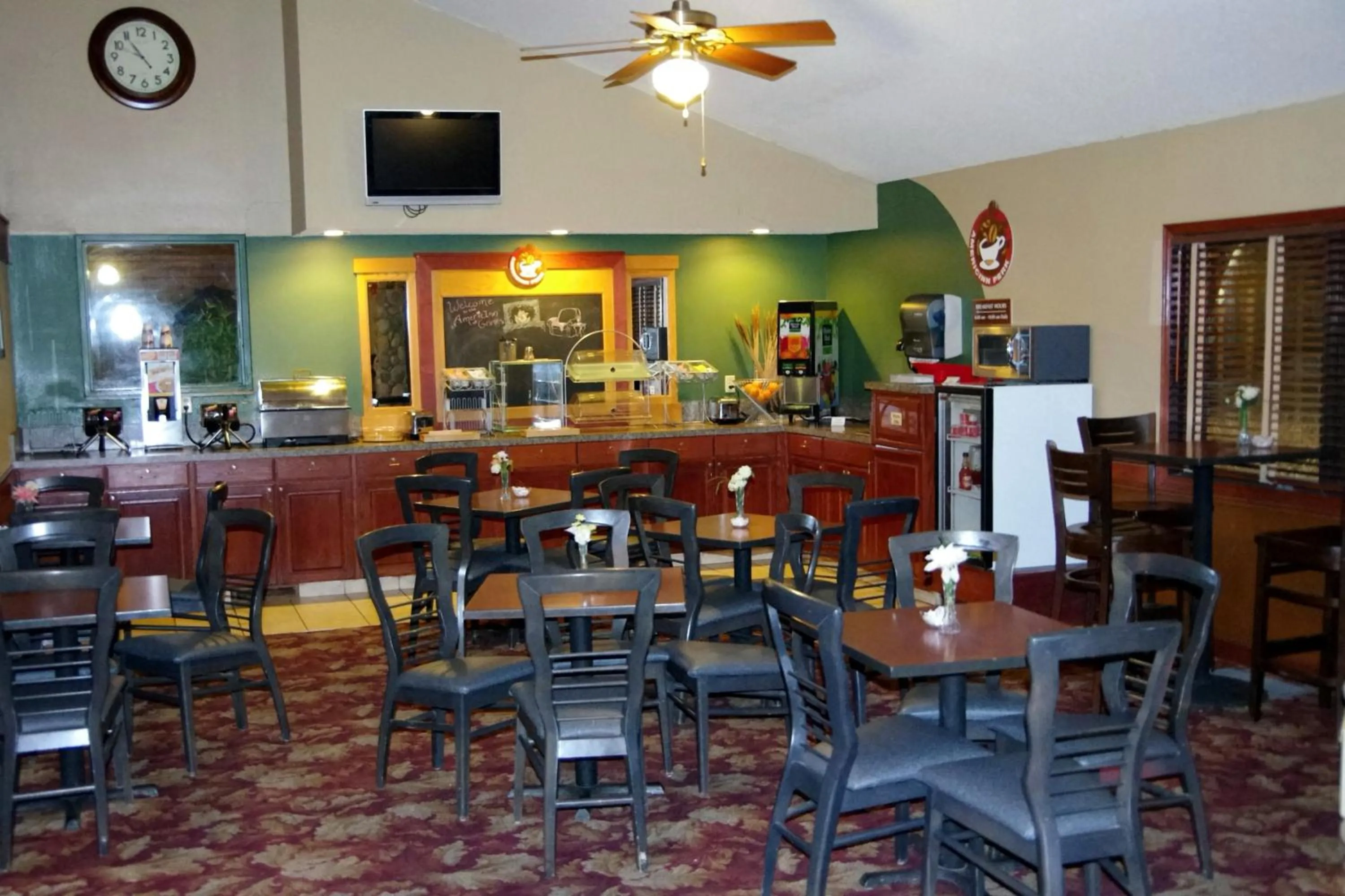 Continental breakfast in Red Lion Inn & Suites Grimes