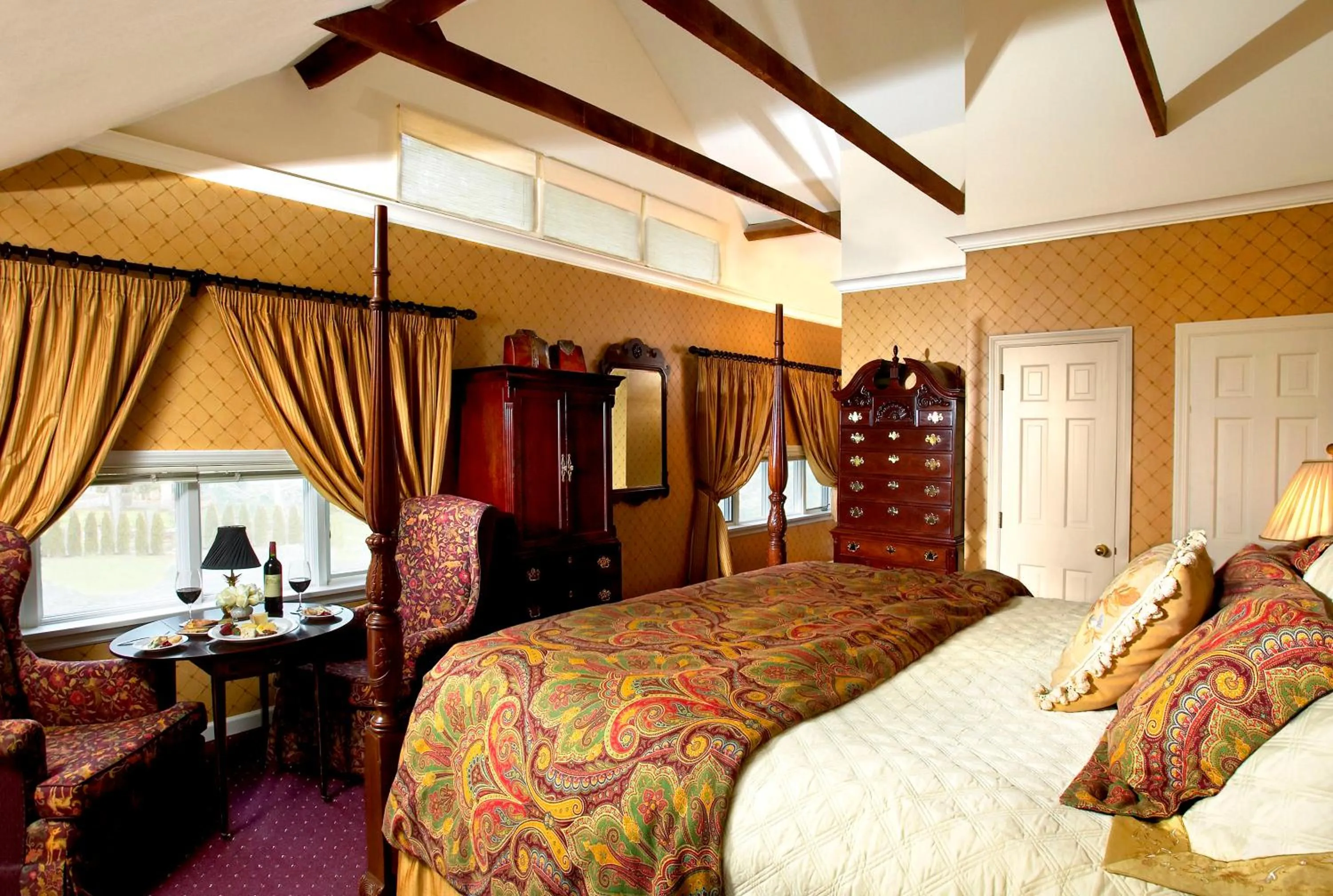 Bed in Copper Beech Inn