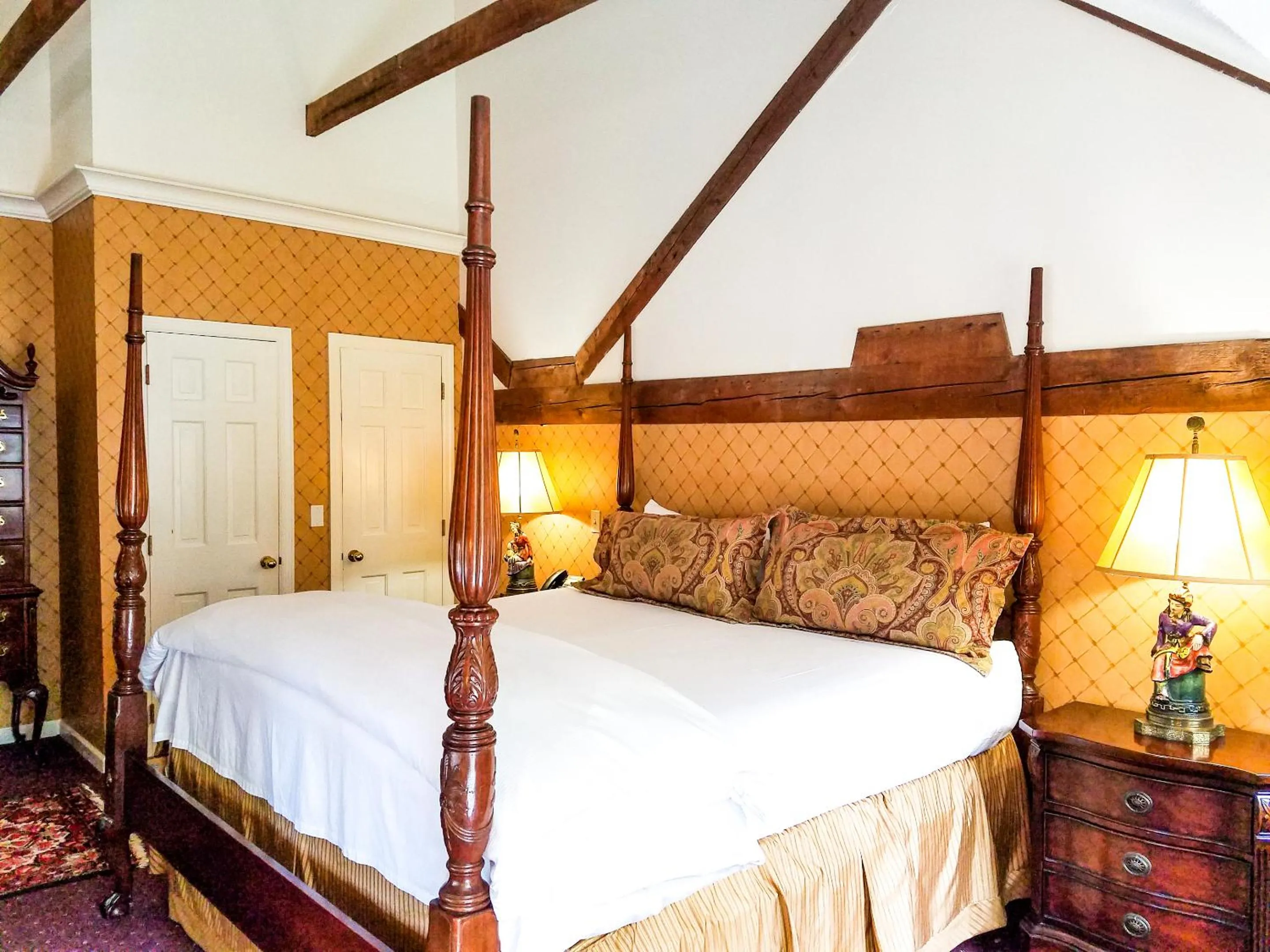 Bed in Copper Beech Inn