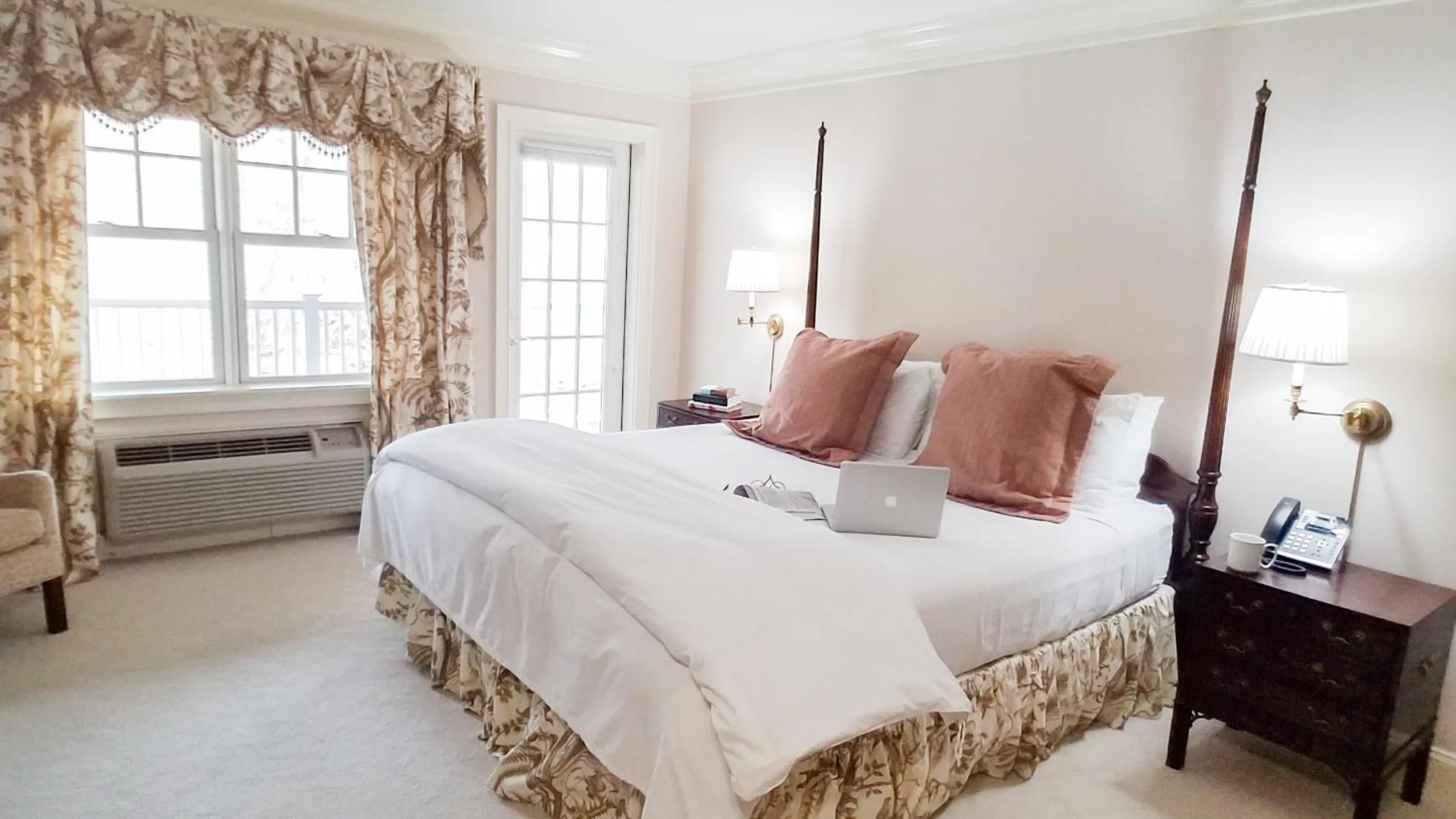 Bed in Copper Beech Inn