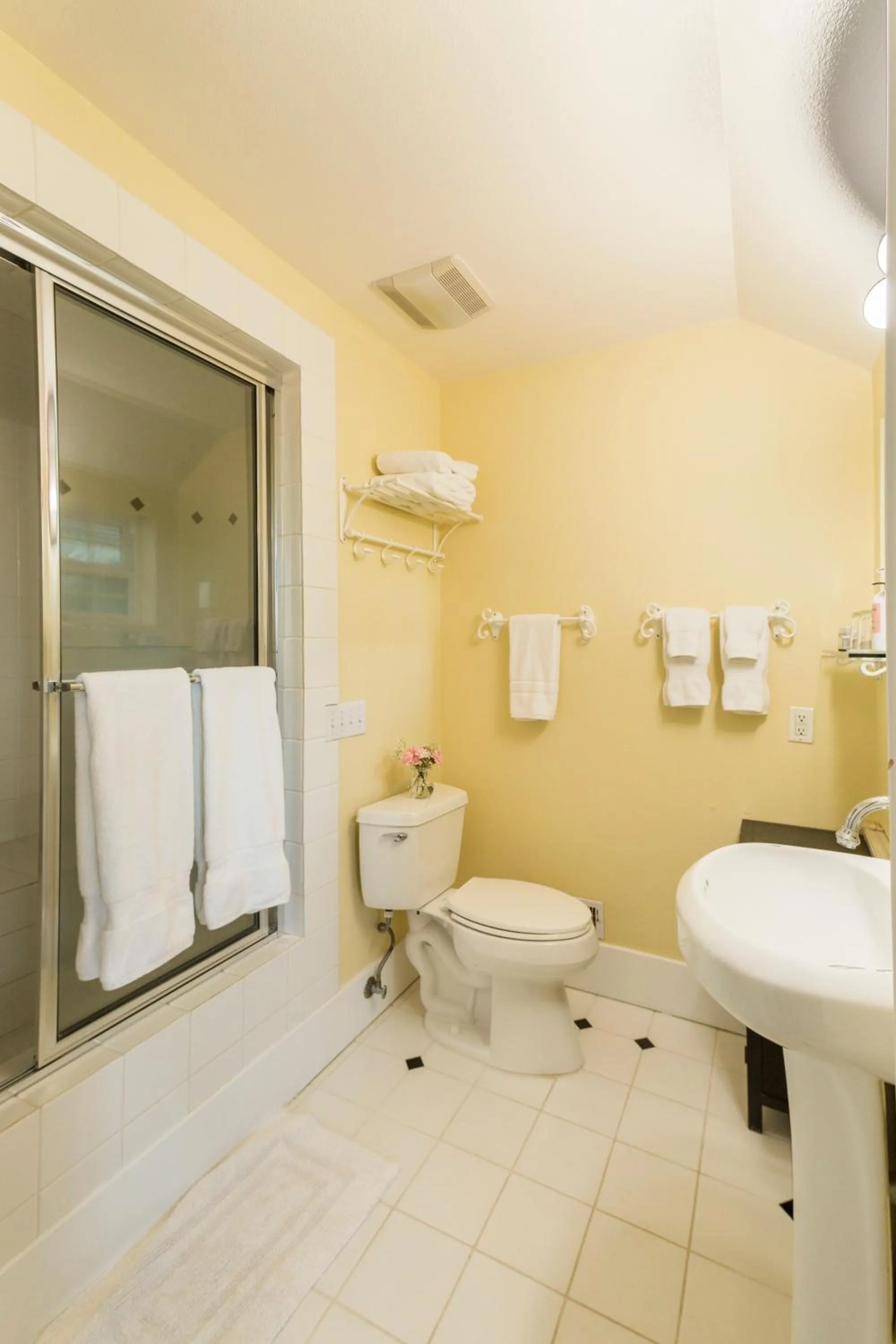 Bathroom in Inn St Helena