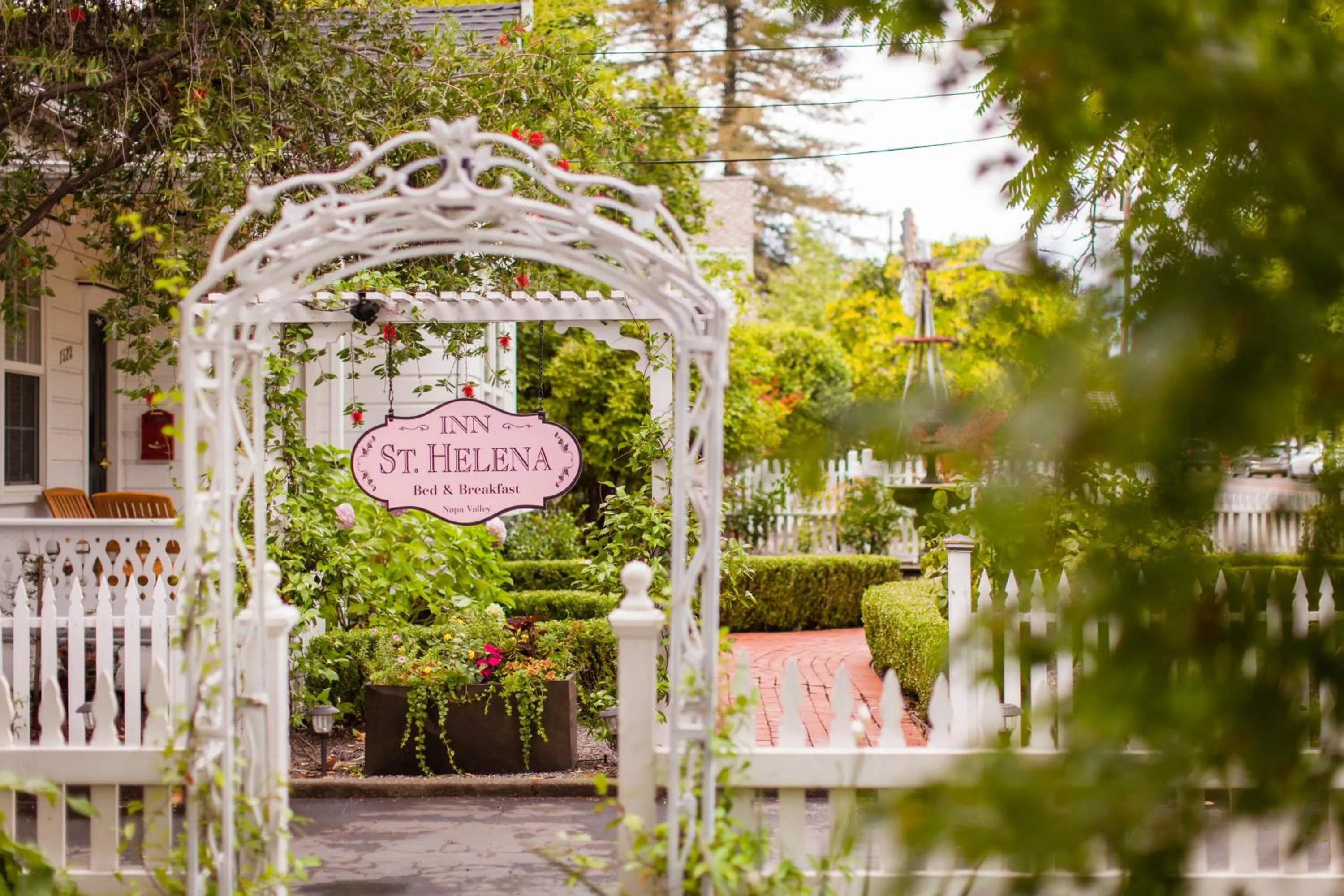 Property logo or sign in Inn St Helena