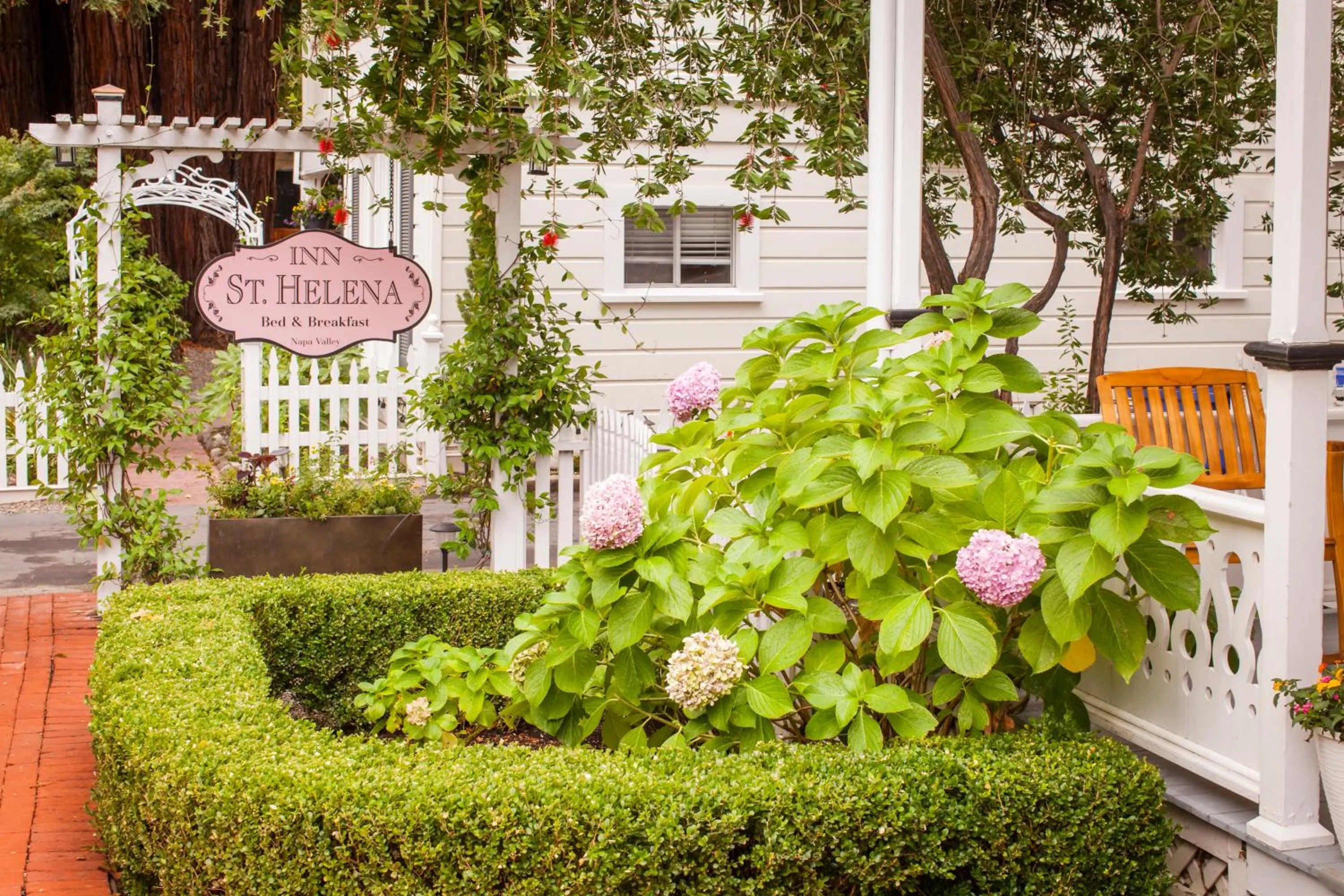 Property logo or sign in Inn St Helena