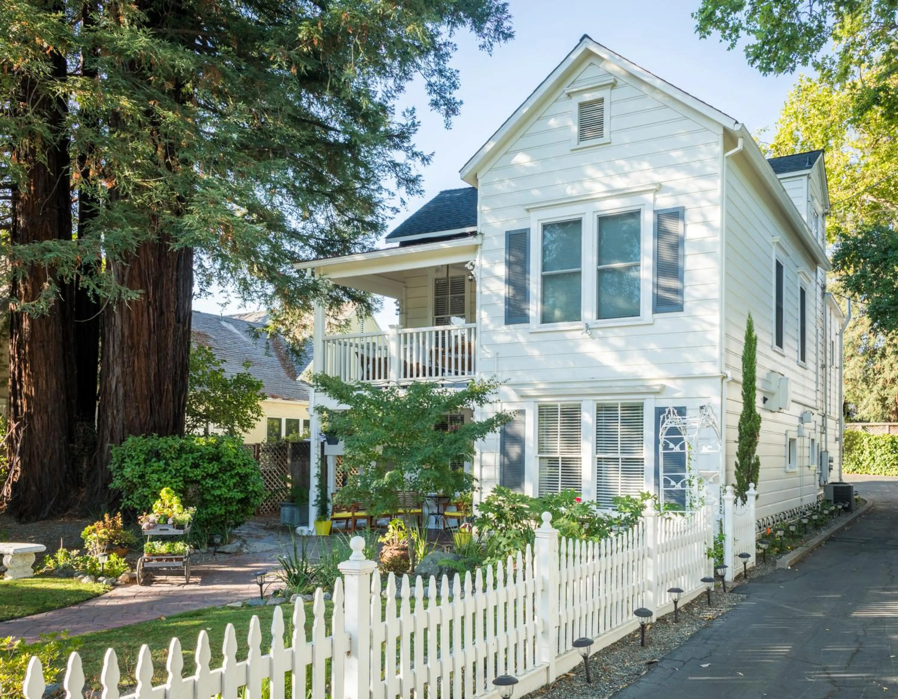 Property building in Inn St Helena