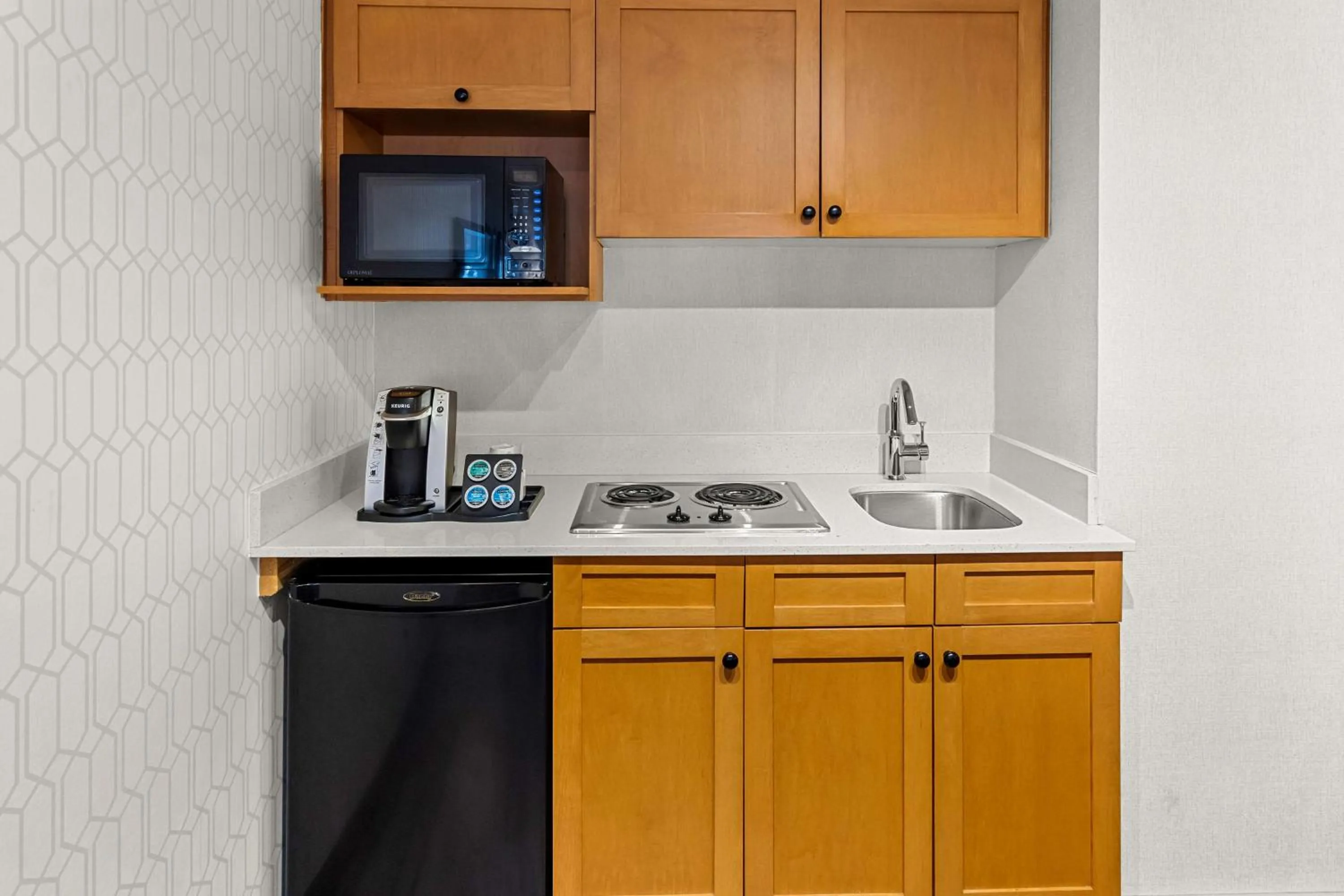 Bedroom in Best Western PLUS Langley Inn