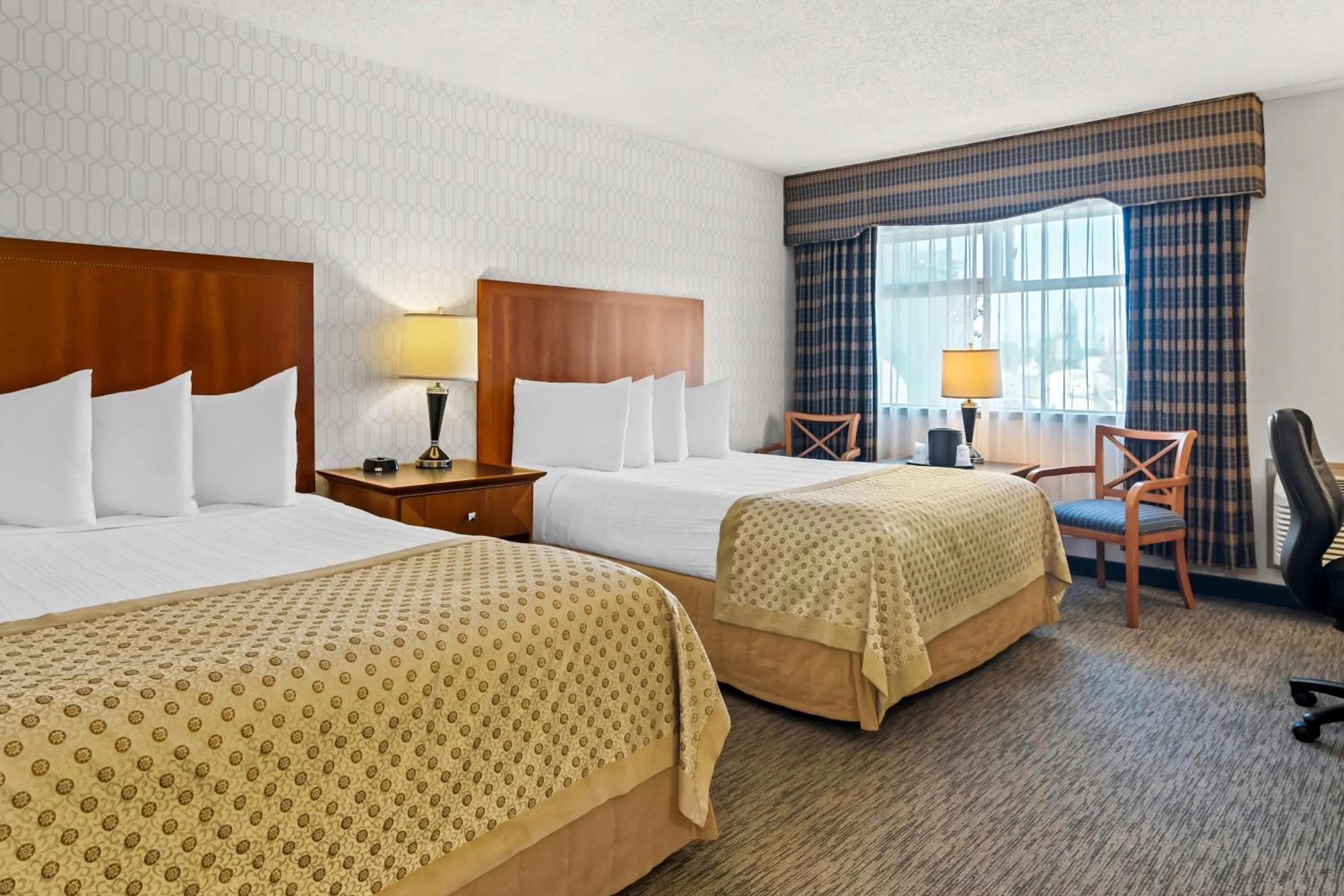 Bedroom, Bed in Best Western PLUS Langley Inn