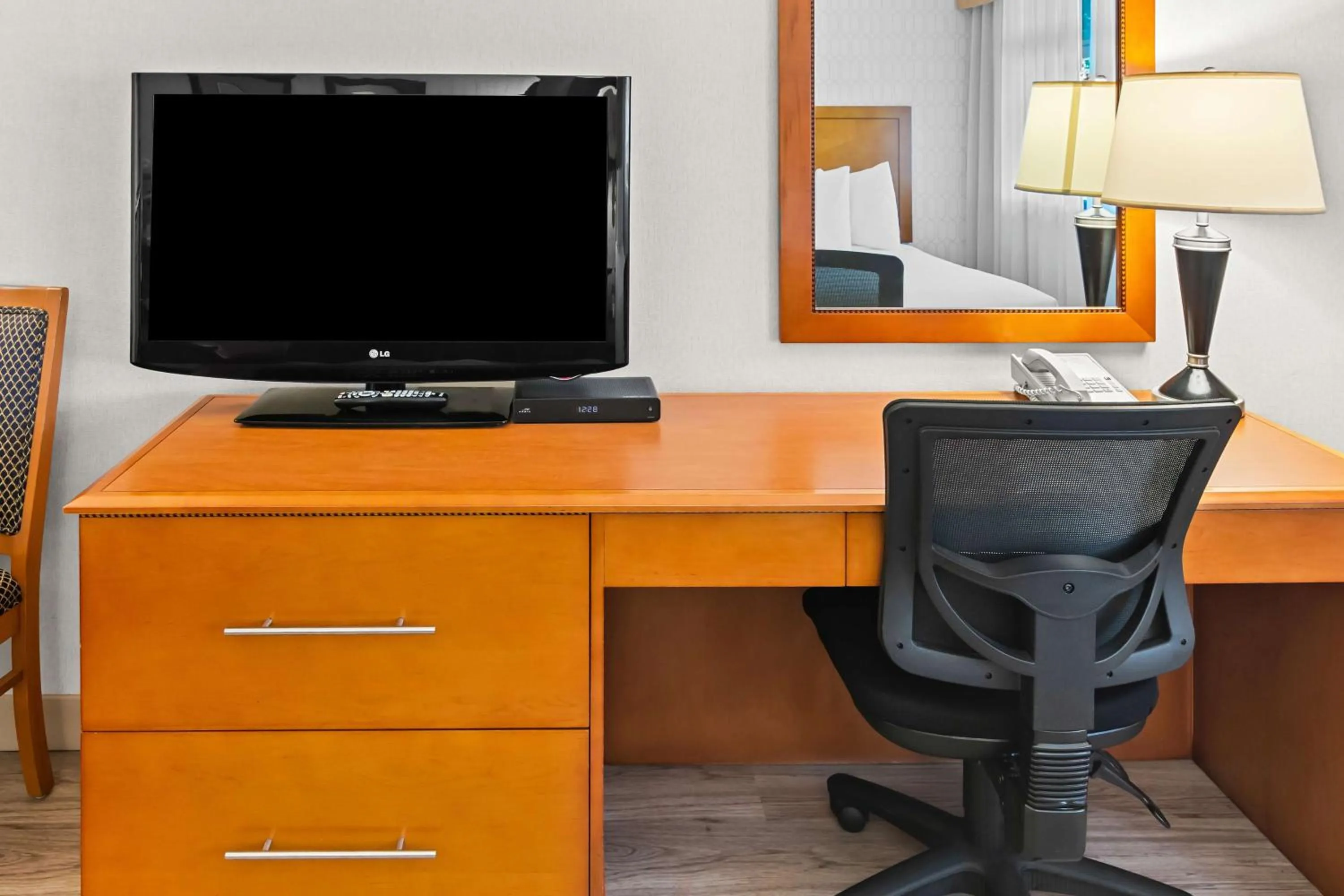 Bedroom in Best Western PLUS Langley Inn