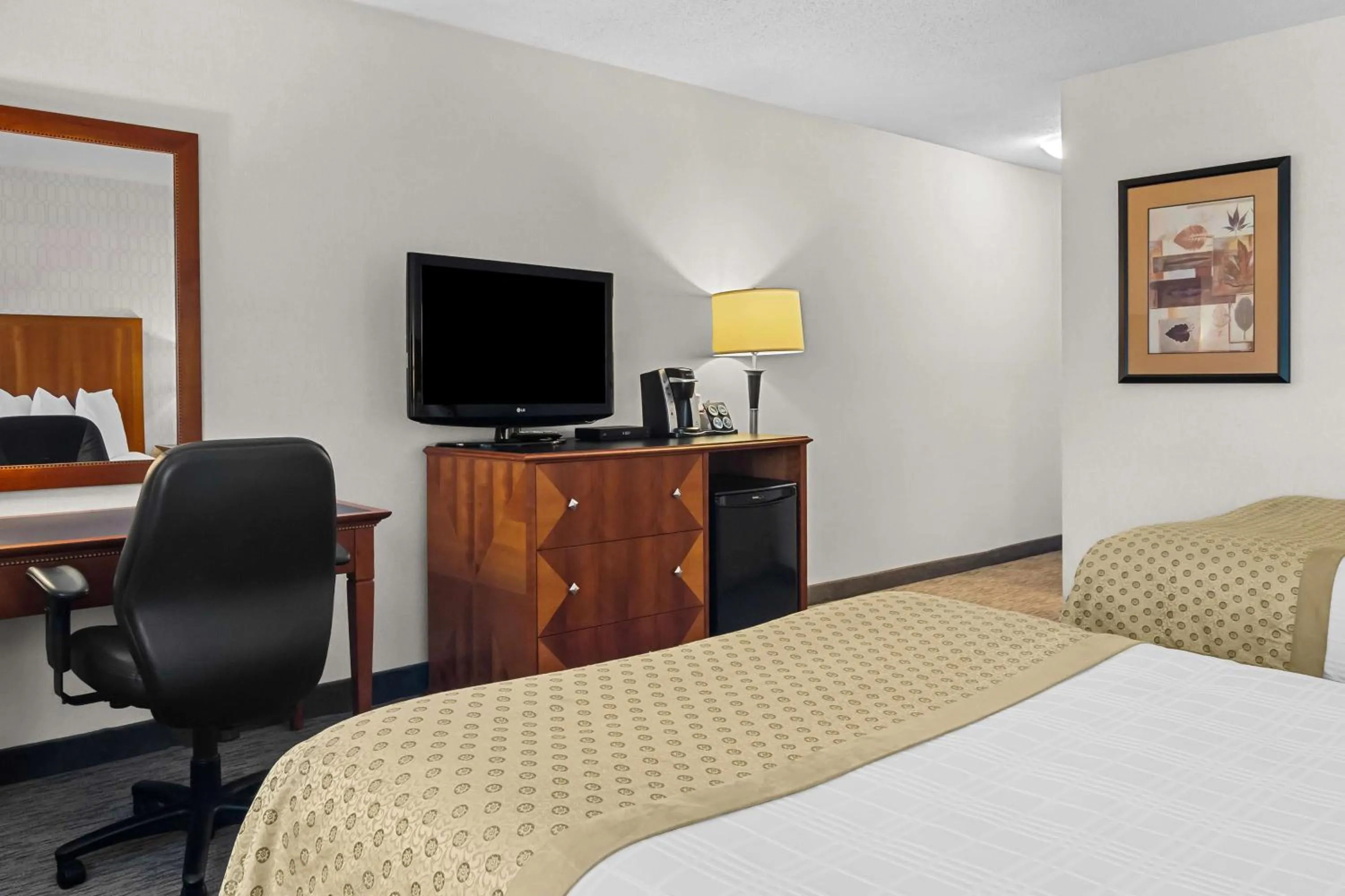 Bedroom, Bed in Best Western PLUS Langley Inn