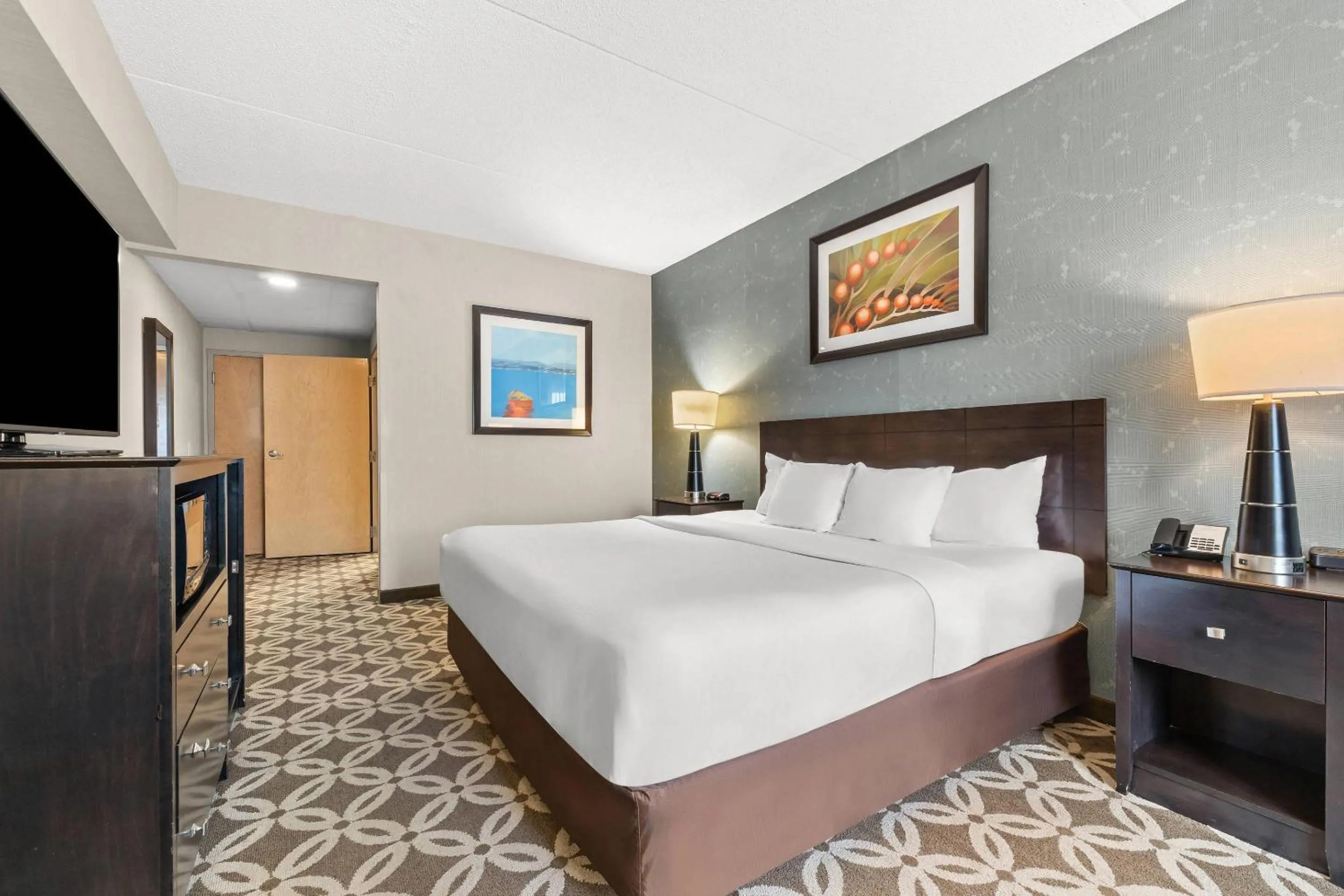 Bedroom, Bed in Comfort Inn Rehoboth Beach