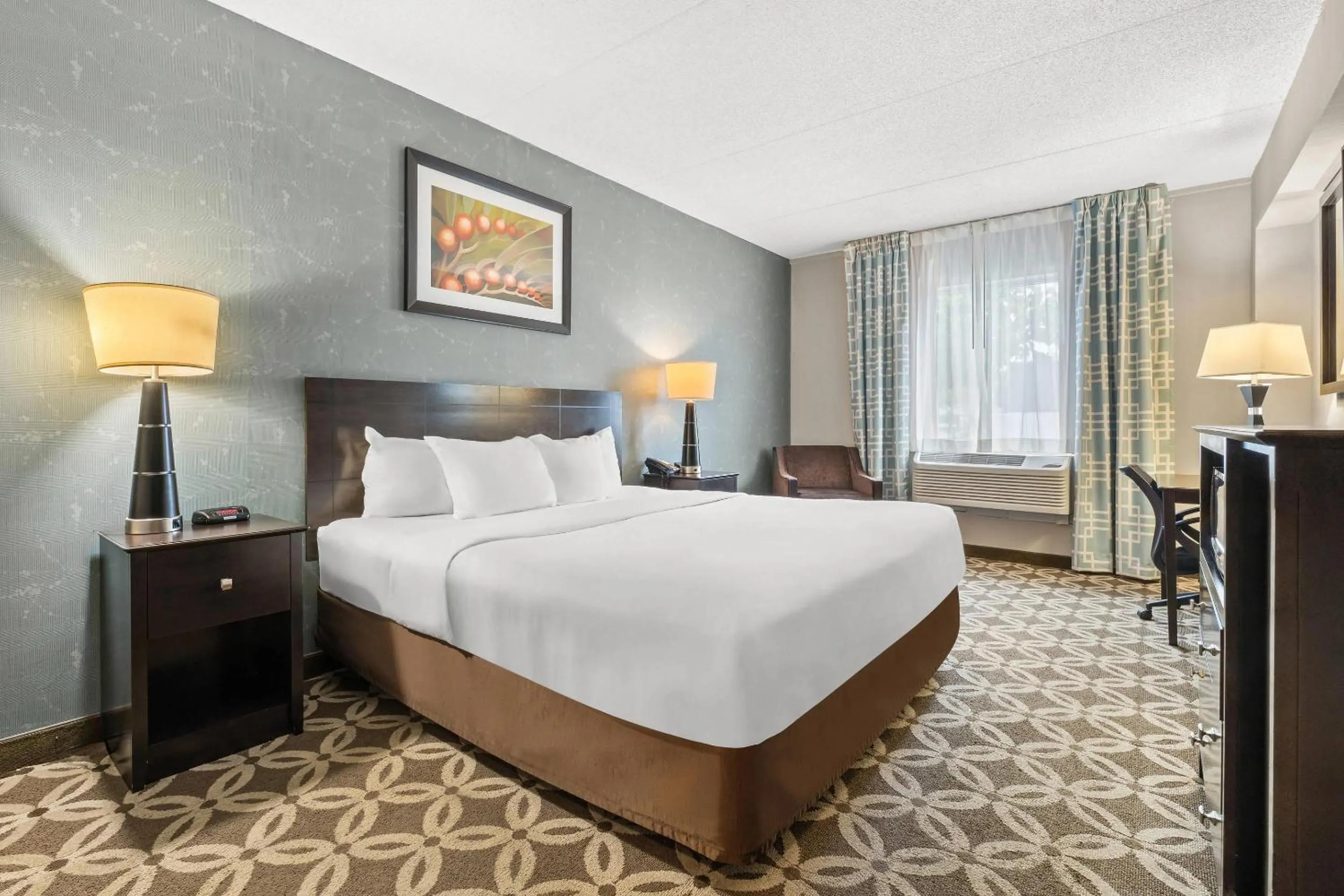 Bedroom, Bed in Comfort Inn Rehoboth Beach