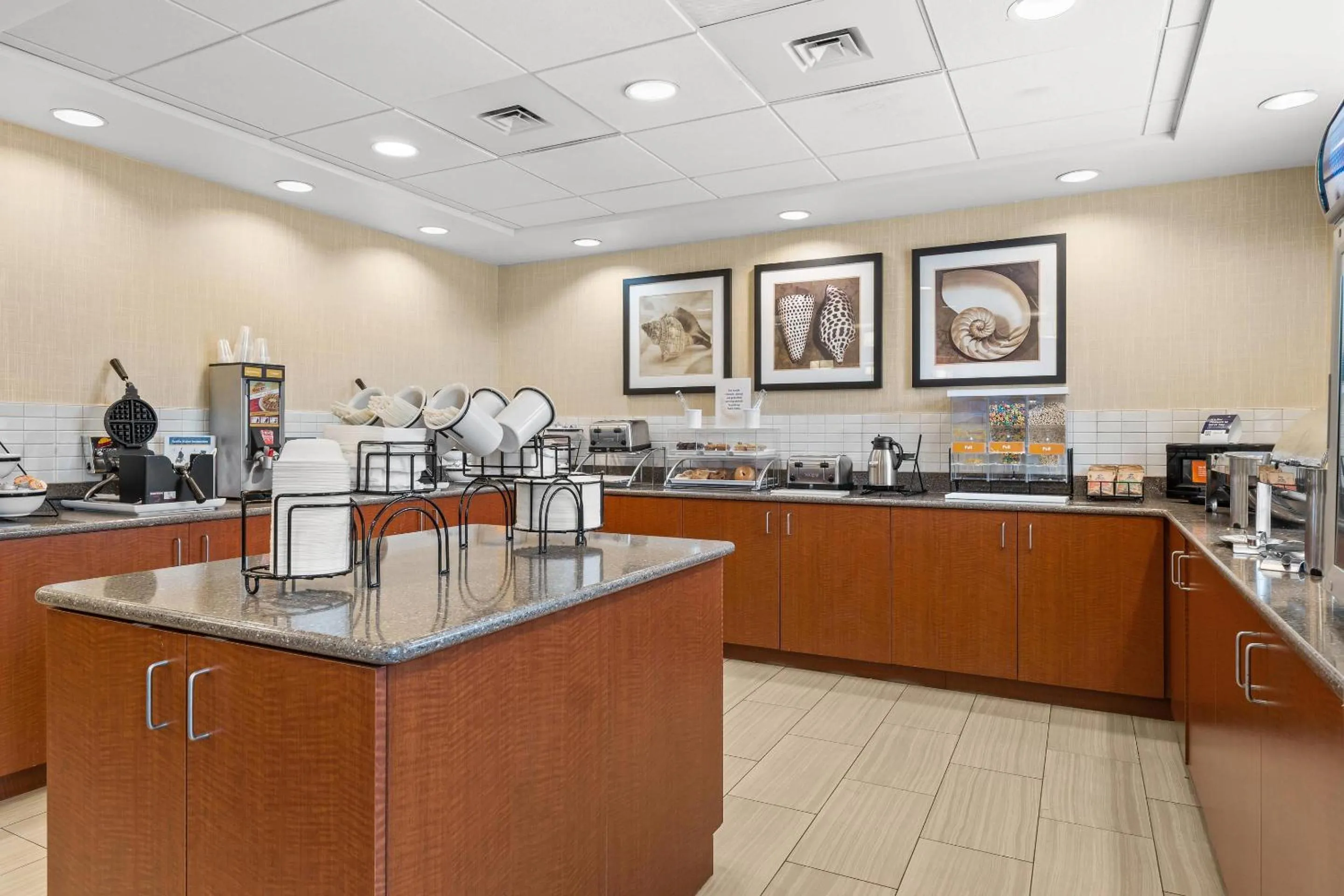 Breakfast in Comfort Inn Rehoboth Beach