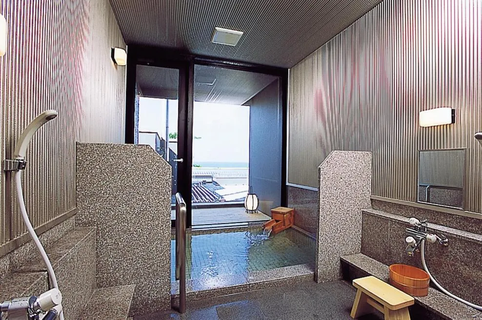 Hot Spring Bath in Oishiya