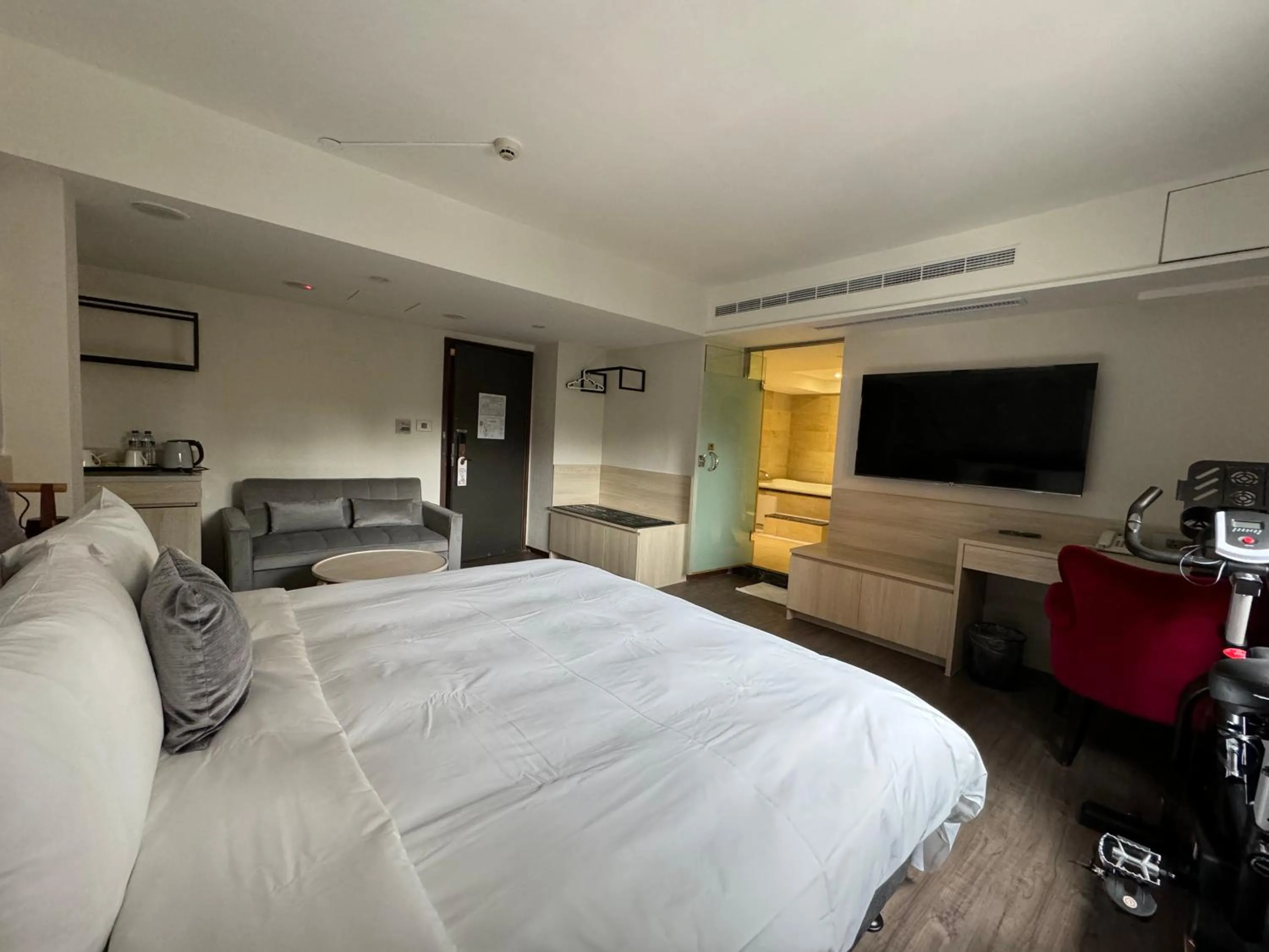 Photo of the whole room, Bed in Delight Hotel