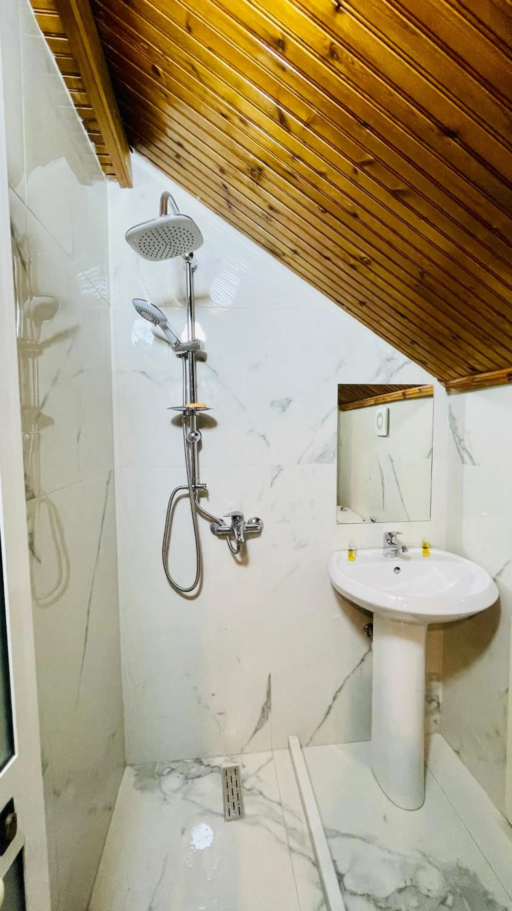 Bathroom in Hotel Drinos