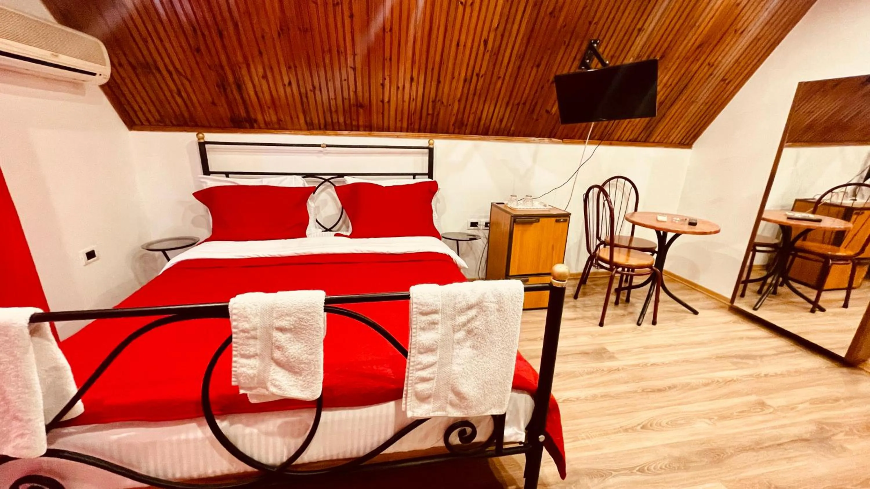 Photo of the whole room, Bed in Hotel Drinos