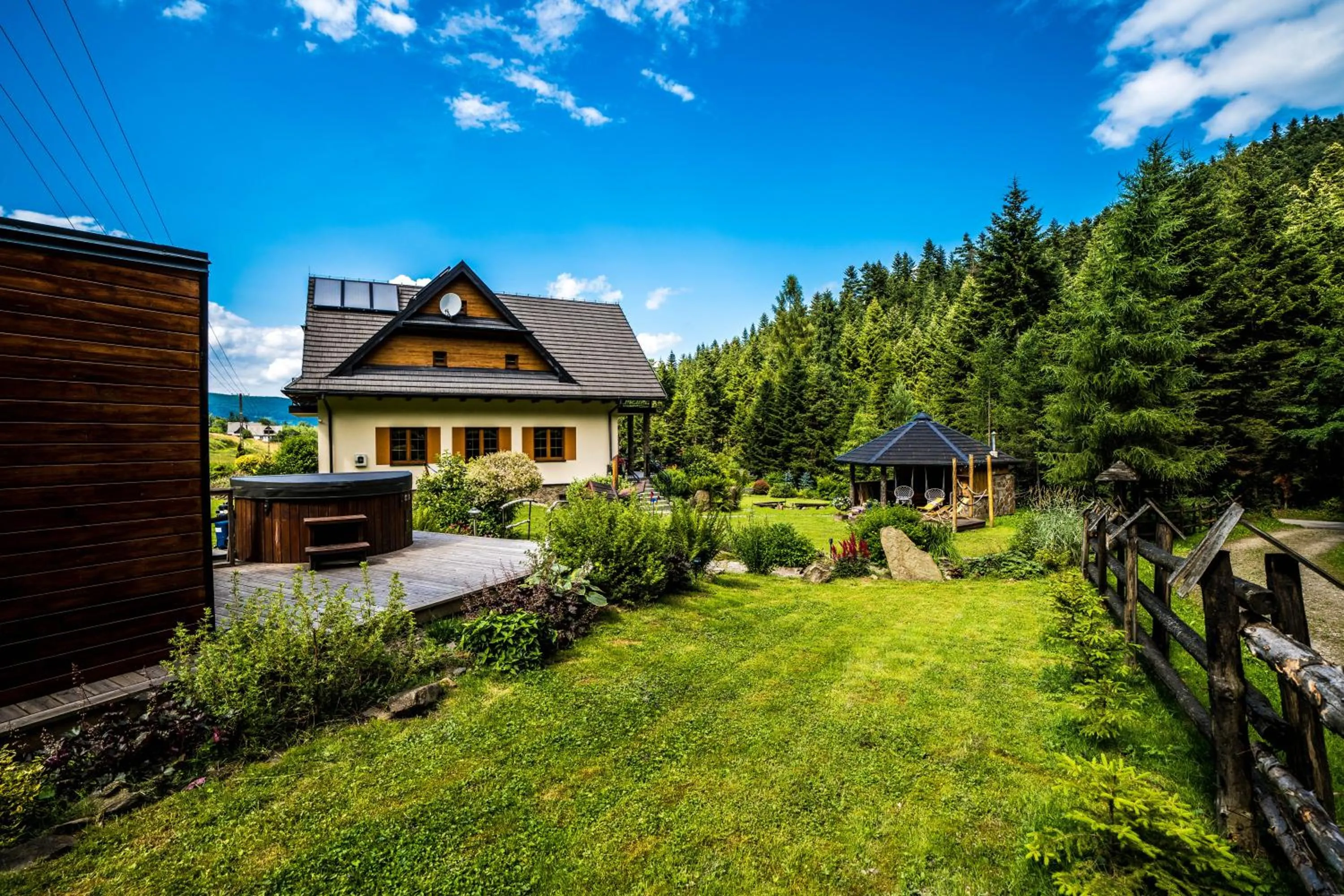 Property building in Chata "na Końcu" Świata