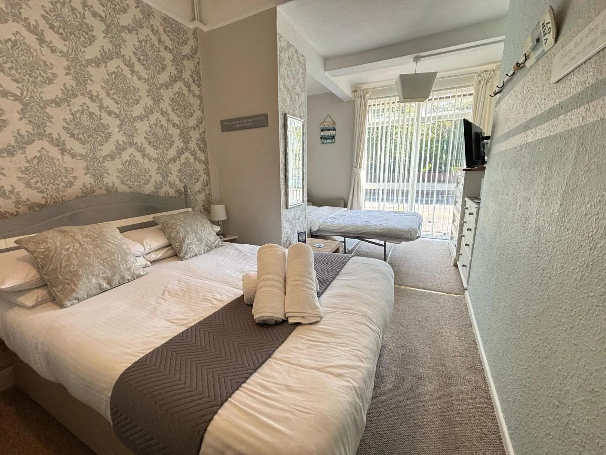 Bed in Three Palms Hotel