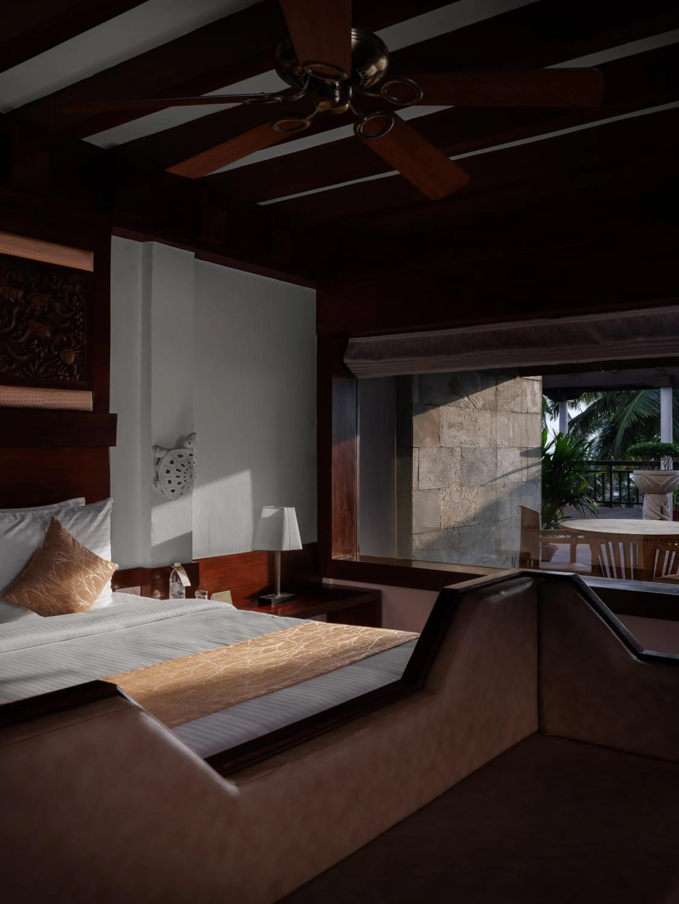 Bed in Gokulam Grand Turtle On The Beach