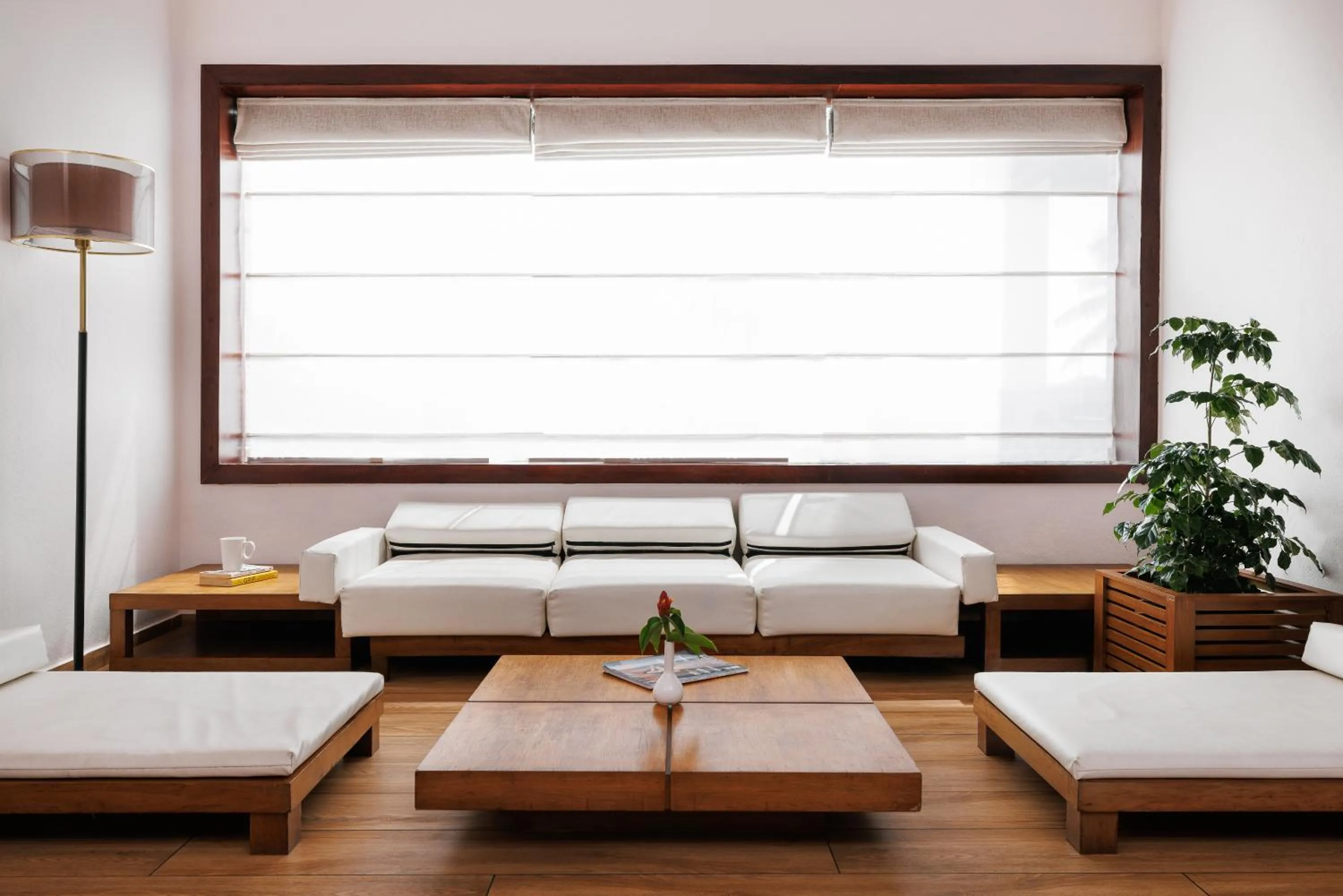 Seating area, Bed in Gokulam Grand Turtle On The Beach