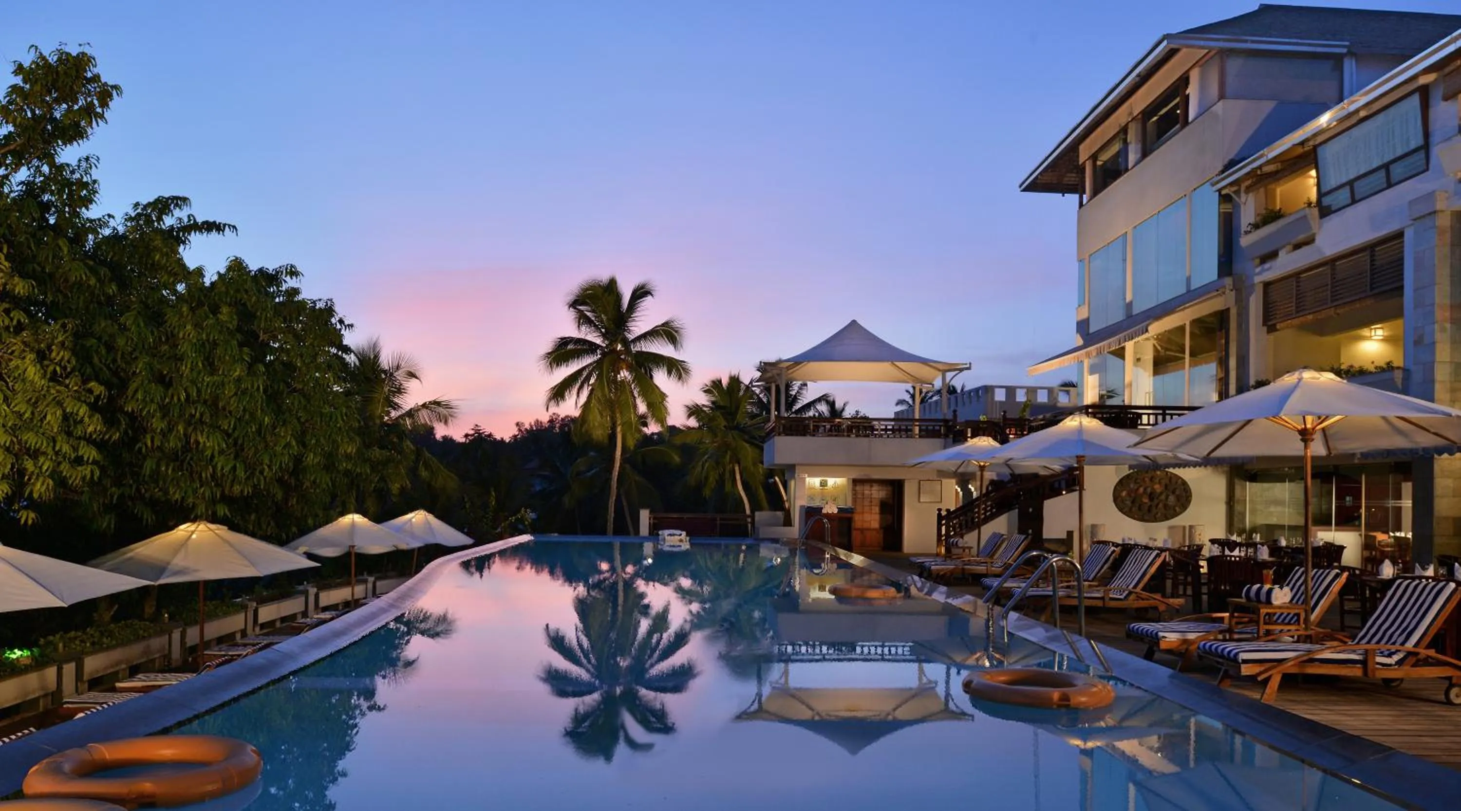 Swimming pool in Gokulam Grand Turtle On The Beach