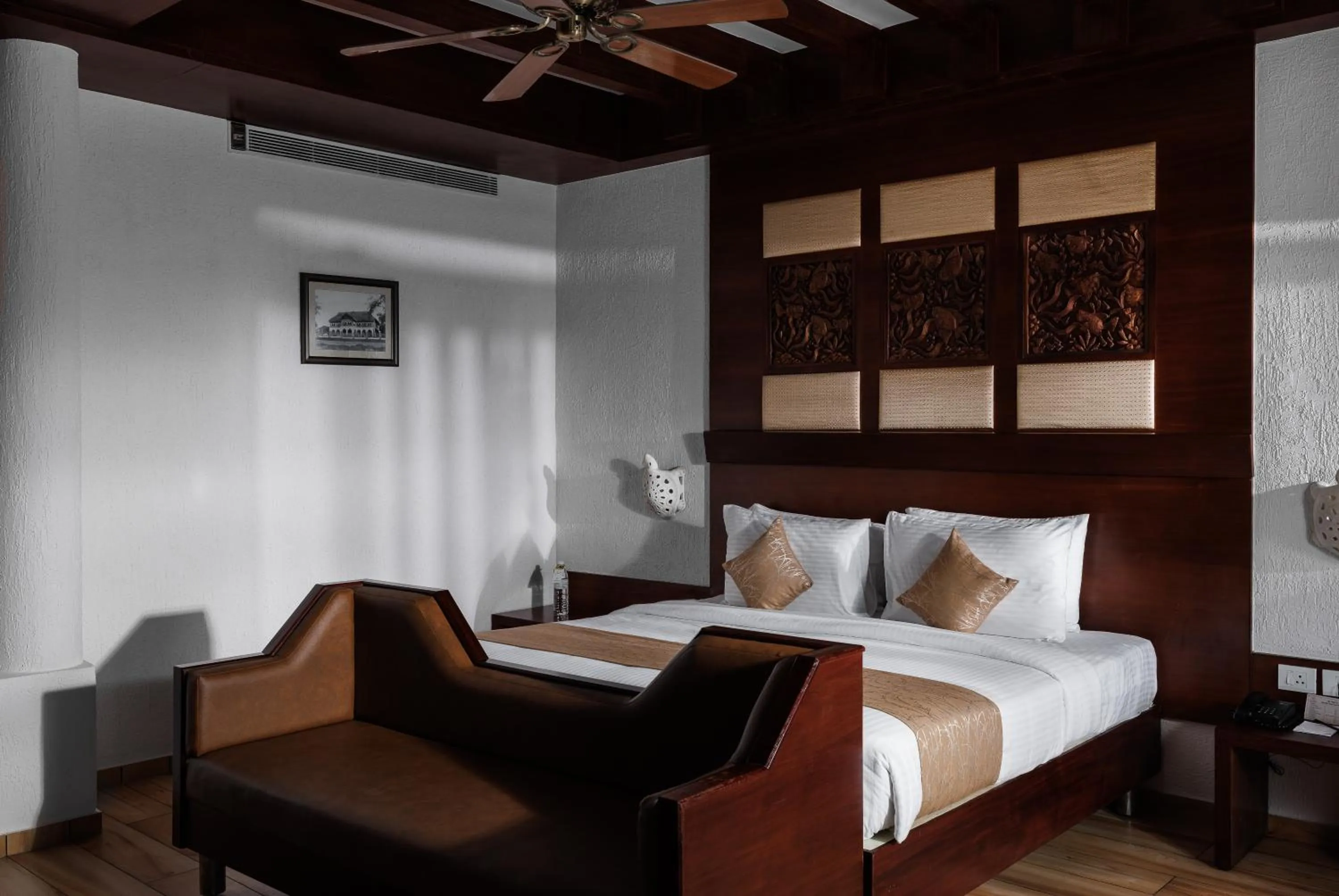 Bed in Gokulam Grand Turtle On The Beach