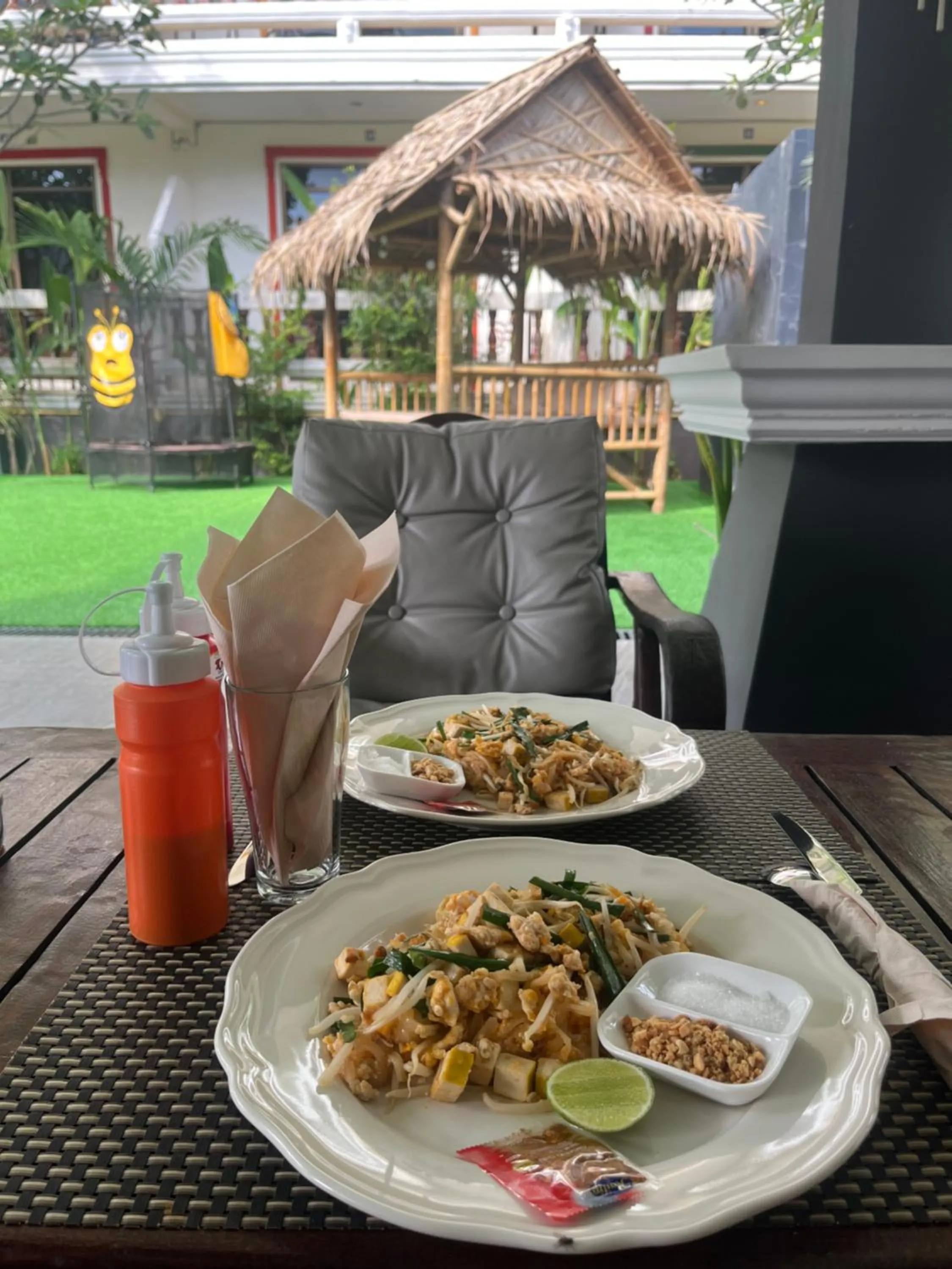 Food and drinks in Tropical Palm