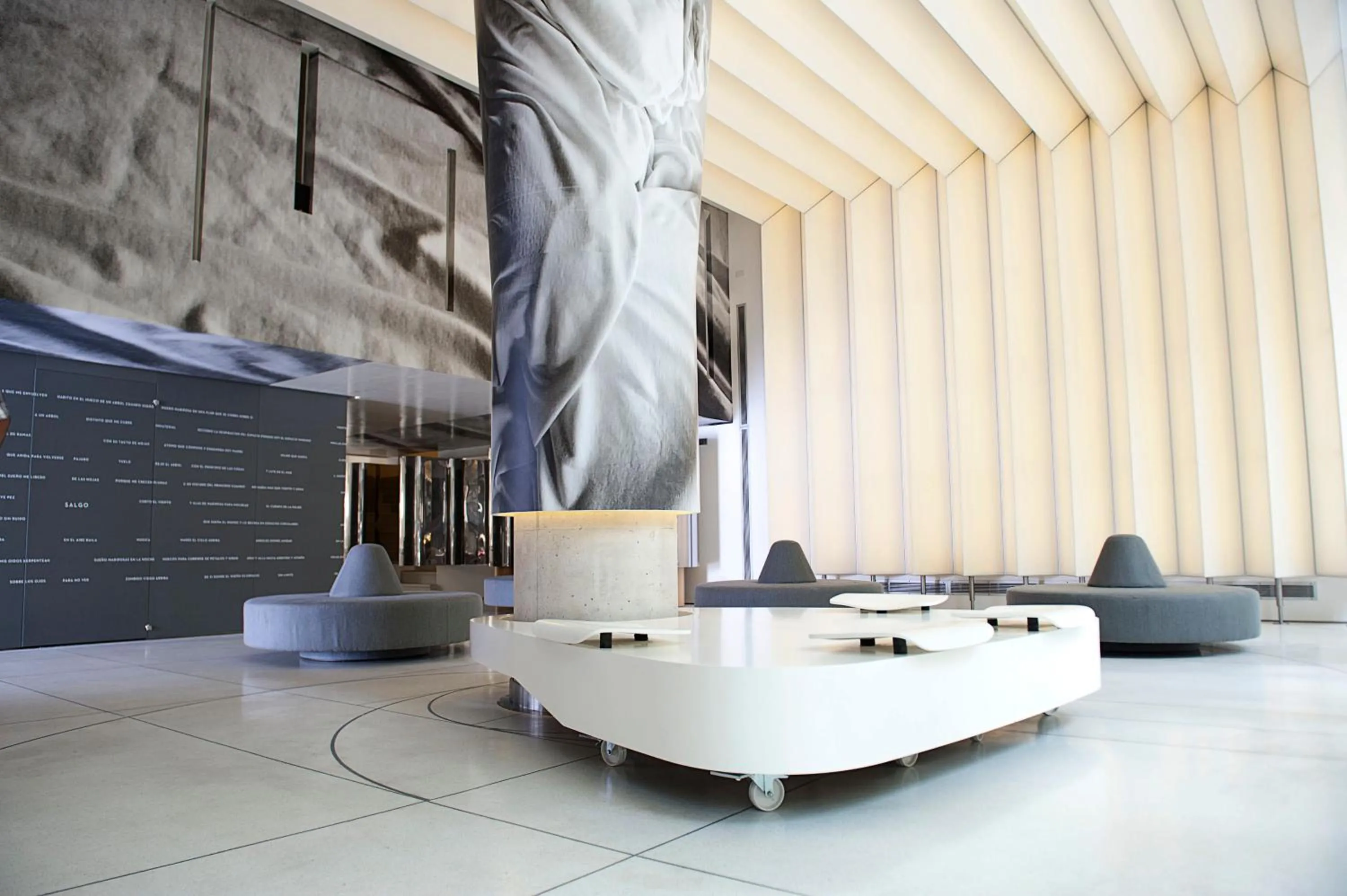 Lobby or reception in Dazzler by Wyndham Buenos Aires Recoleta