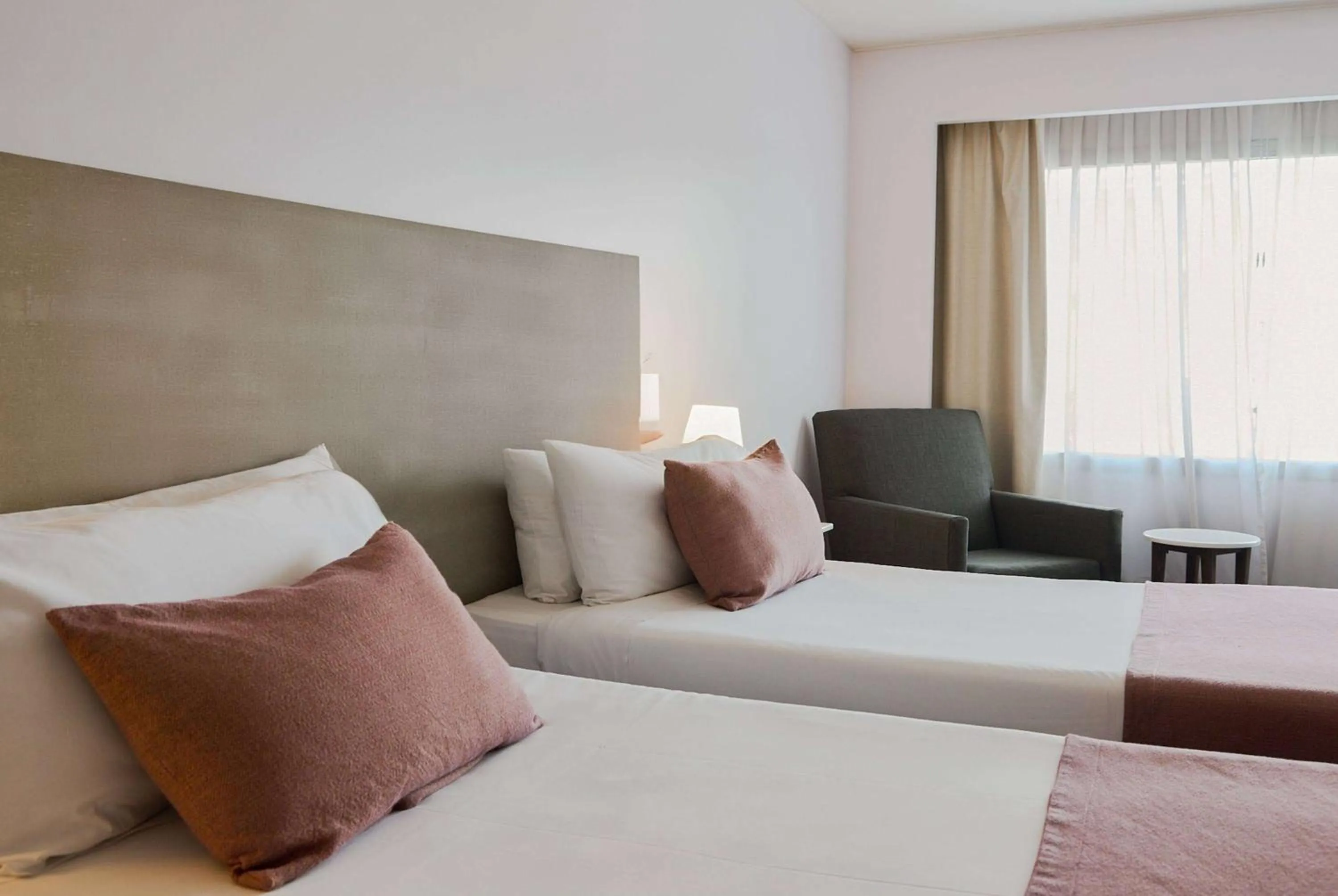 Photo of the whole room, Bed in Dazzler by Wyndham Buenos Aires Recoleta