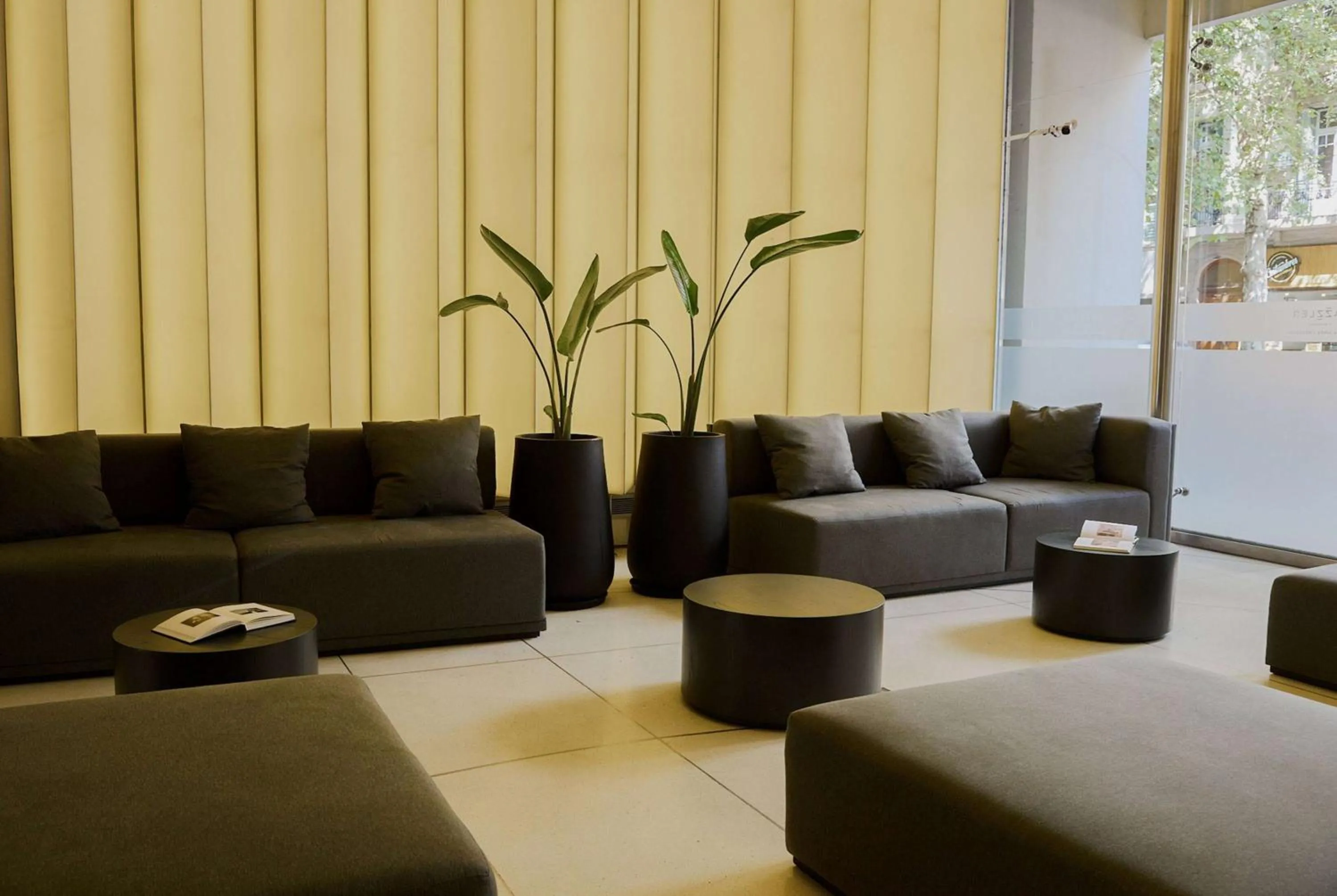 Lobby or reception in Dazzler by Wyndham Buenos Aires Recoleta