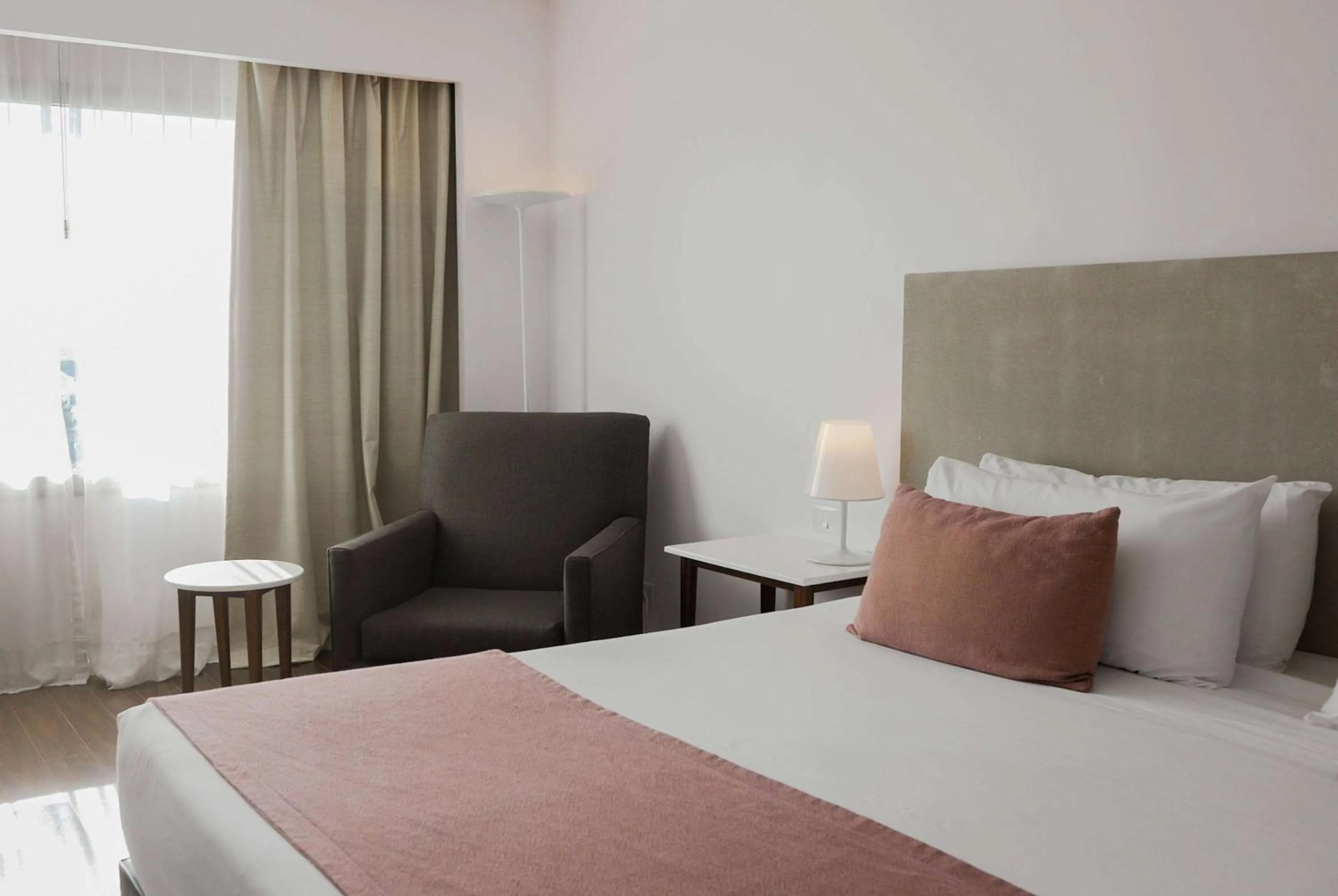 Photo of the whole room, Bed in Dazzler by Wyndham Buenos Aires Recoleta