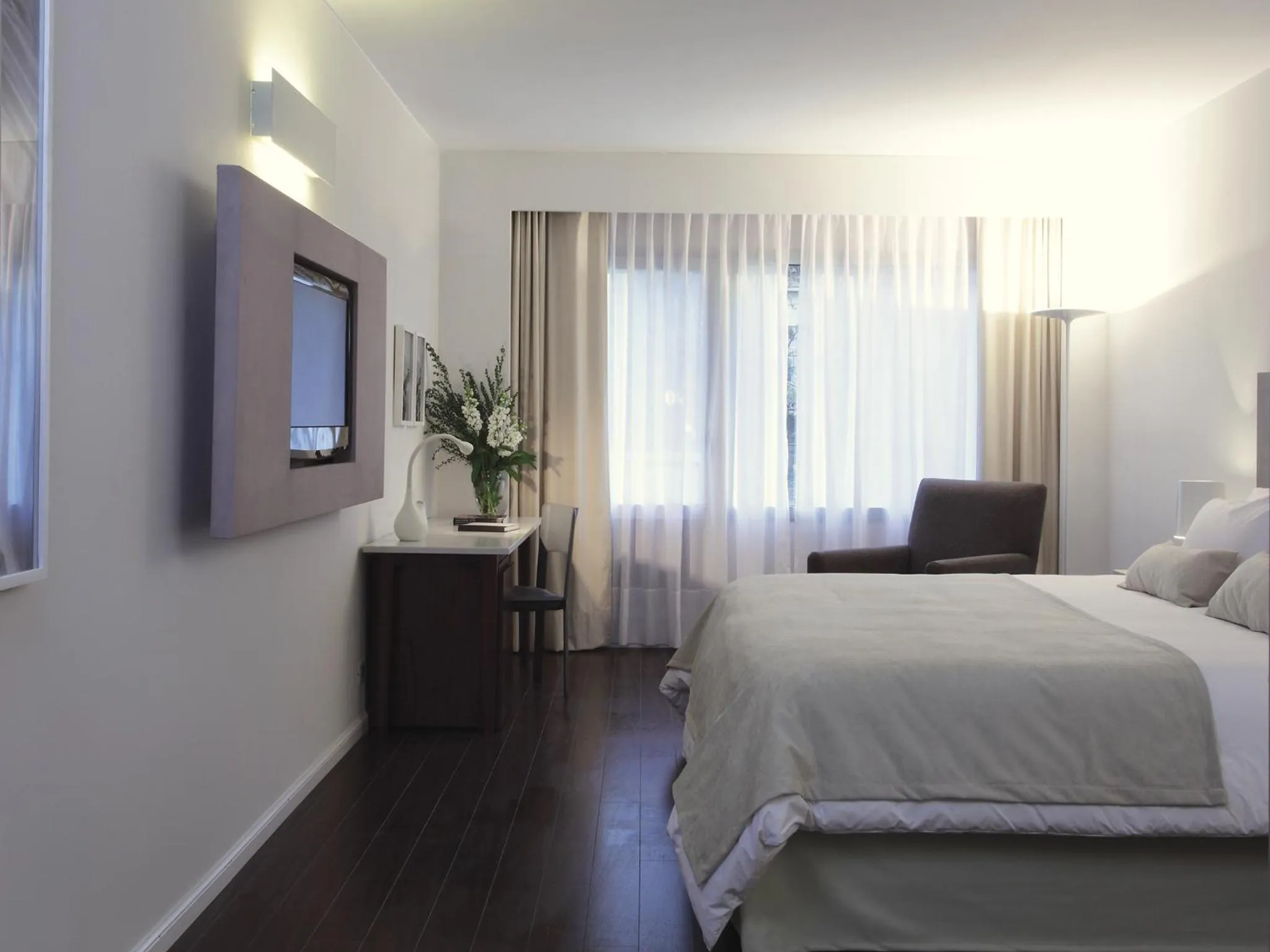 Photo of the whole room, Bed in Dazzler by Wyndham Buenos Aires Recoleta