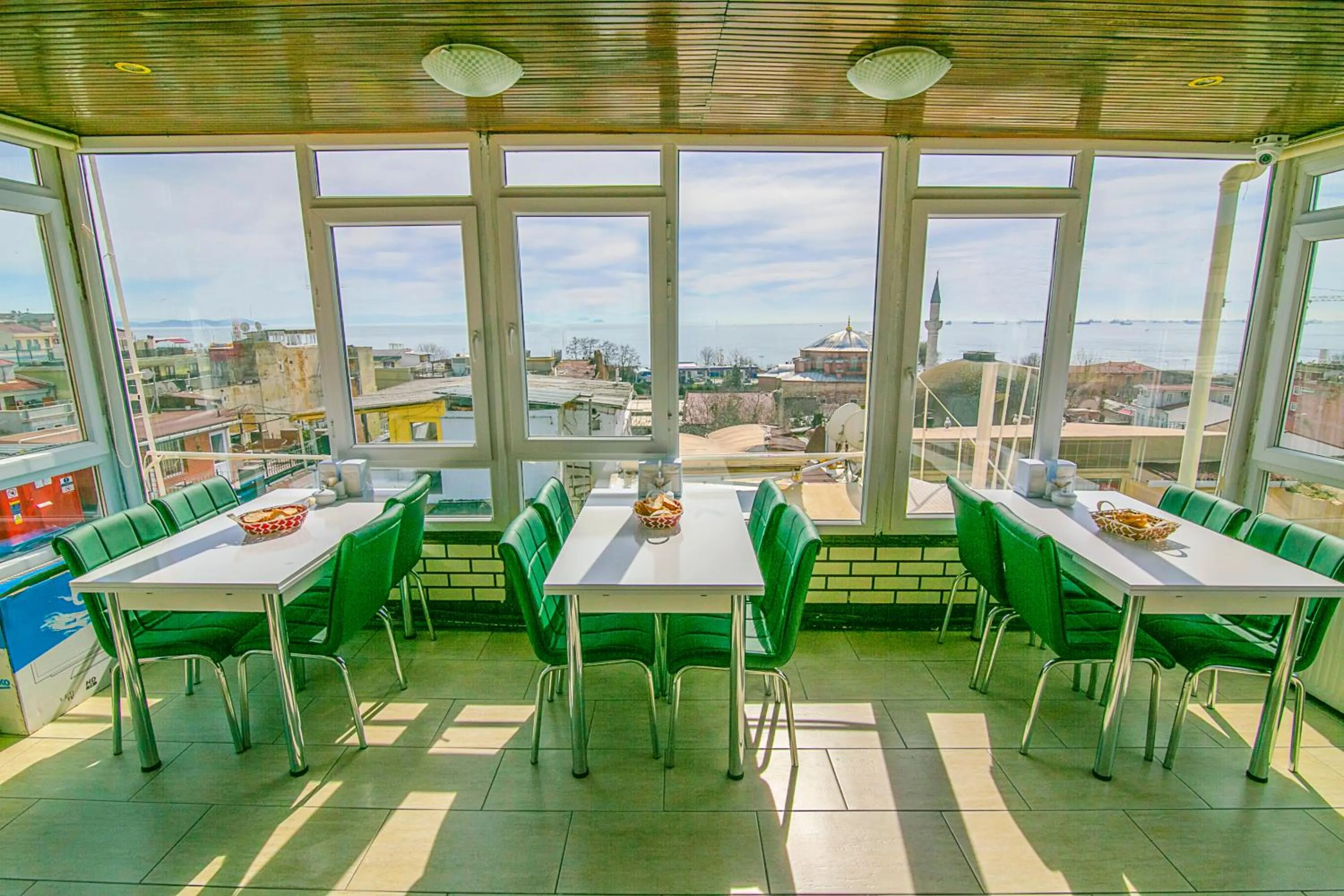 Coffee/tea facilities in Ancient Town Hotel