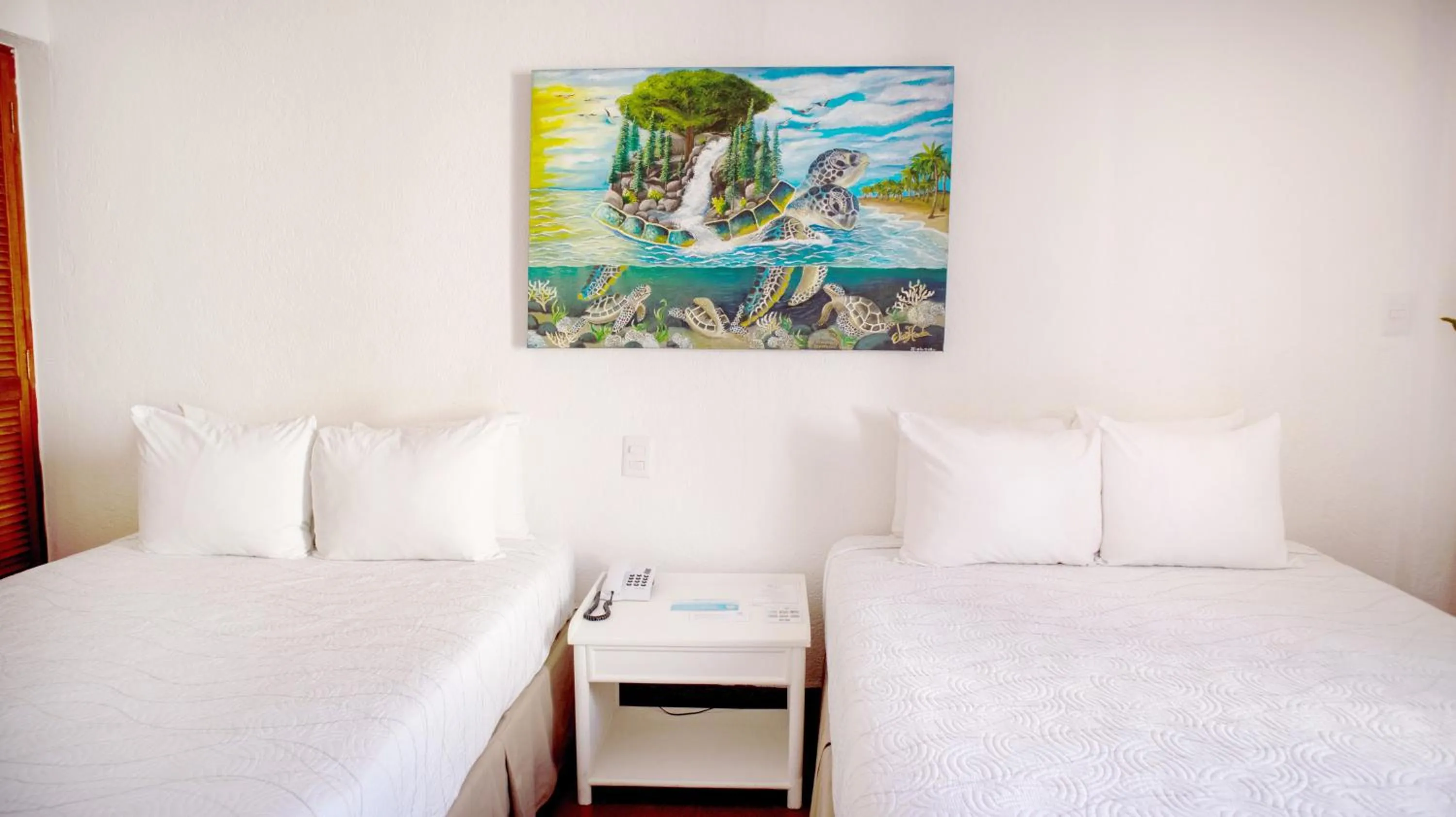 Photo of the whole room, Bed in Hotel Marina Resort & Beach Club