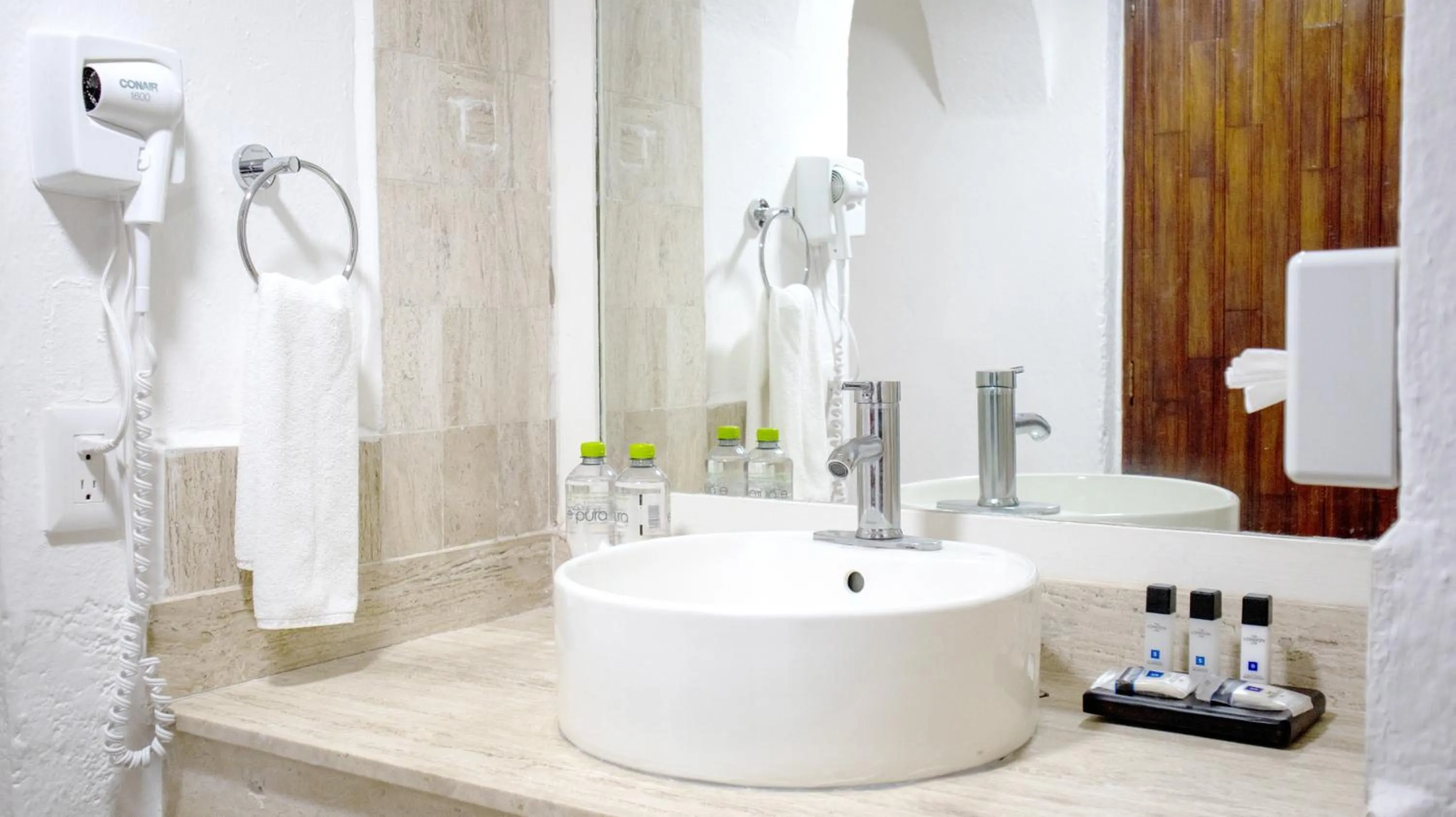 Toilet in Hotel Marina Resort & Beach Club