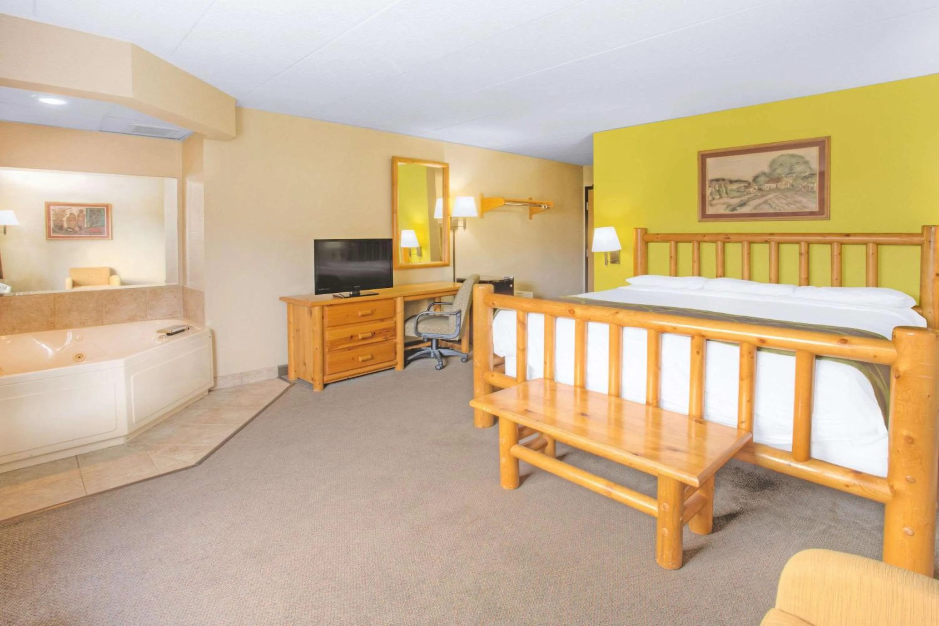 Photo of the whole room in Super 8 by Wyndham Davenport