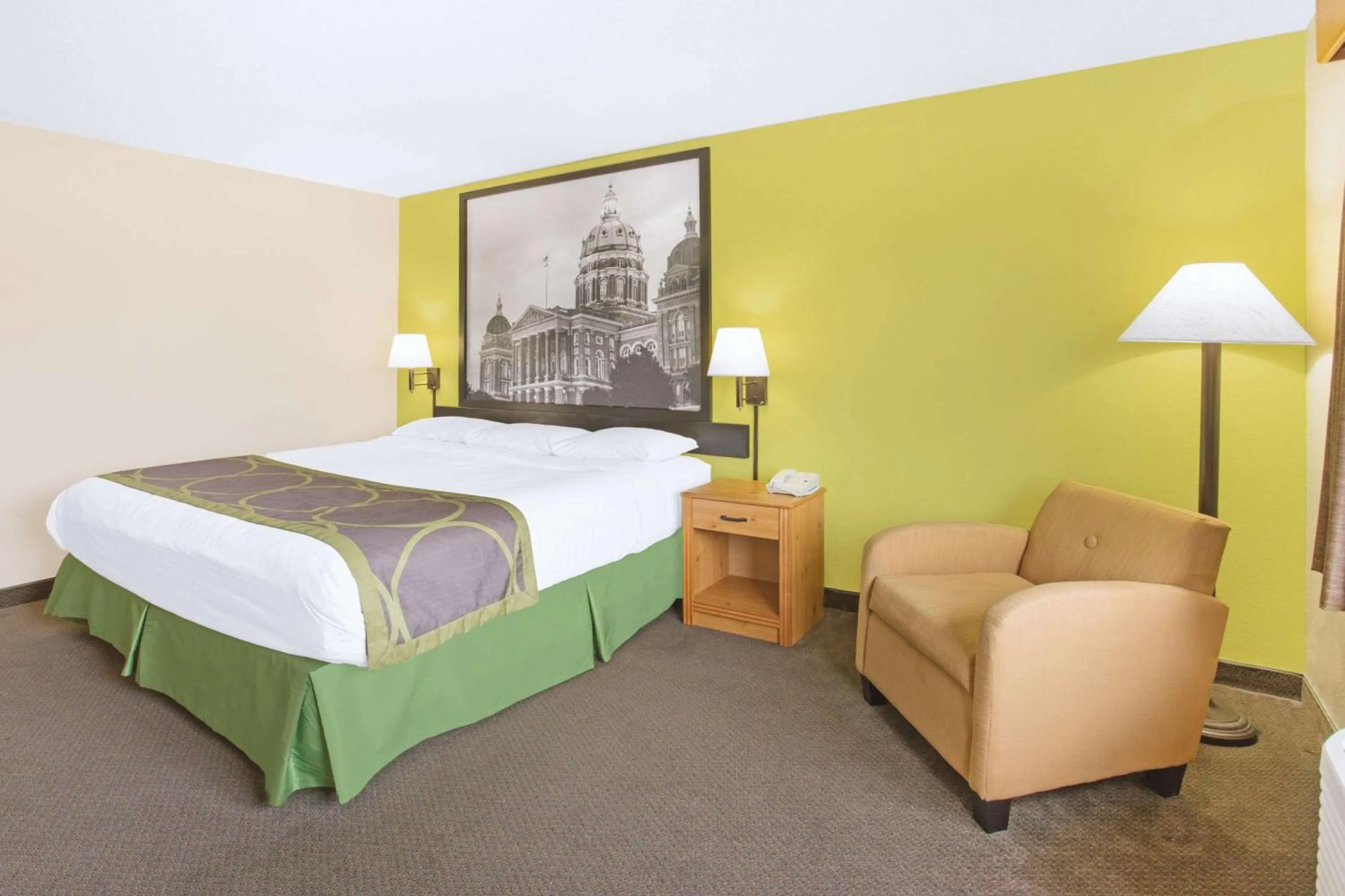 Photo of the whole room in Super 8 by Wyndham Davenport