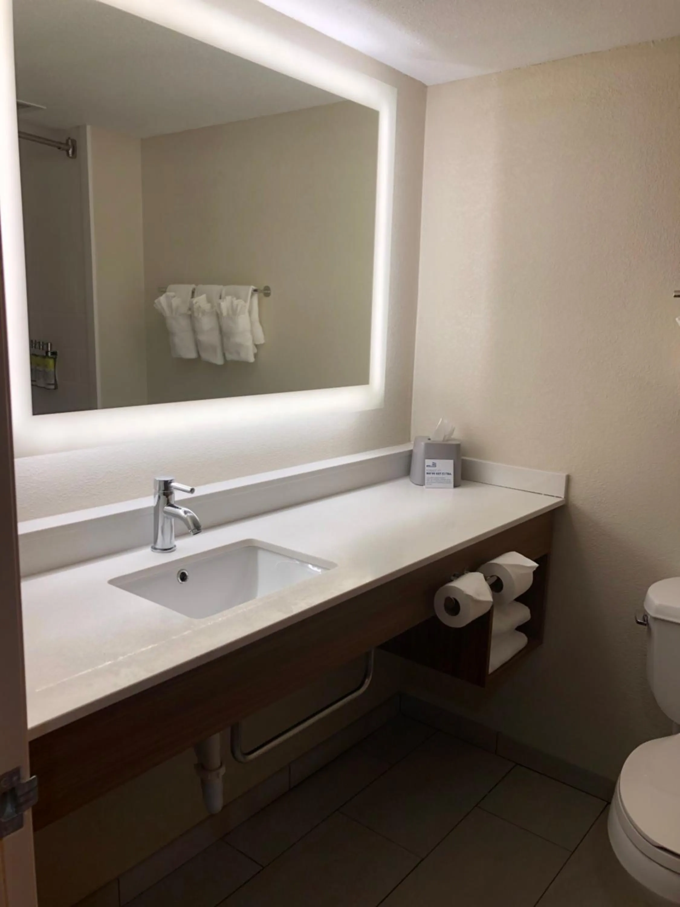 Holiday Inn Express & Suites Cedar Falls - Waterloo by IHG