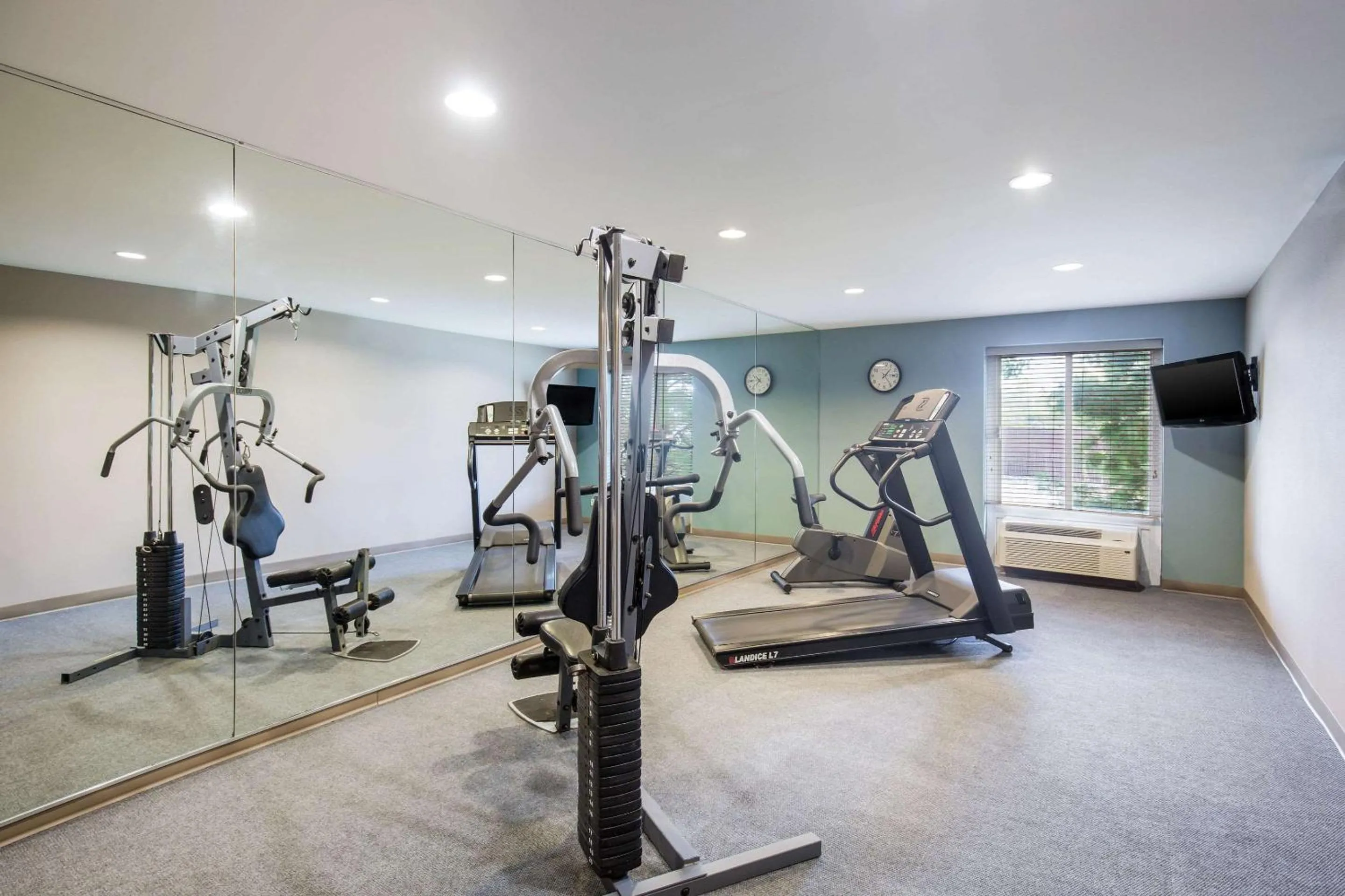 Fitness centre/facilities in Sleep Inn & Suites Dunmore