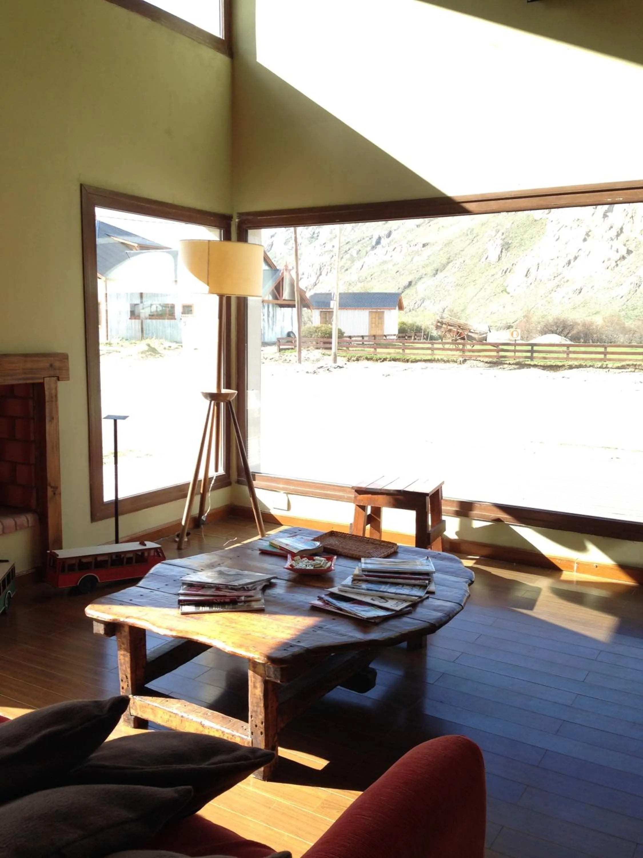 Communal lounge/ TV room in Hotel Poincenot