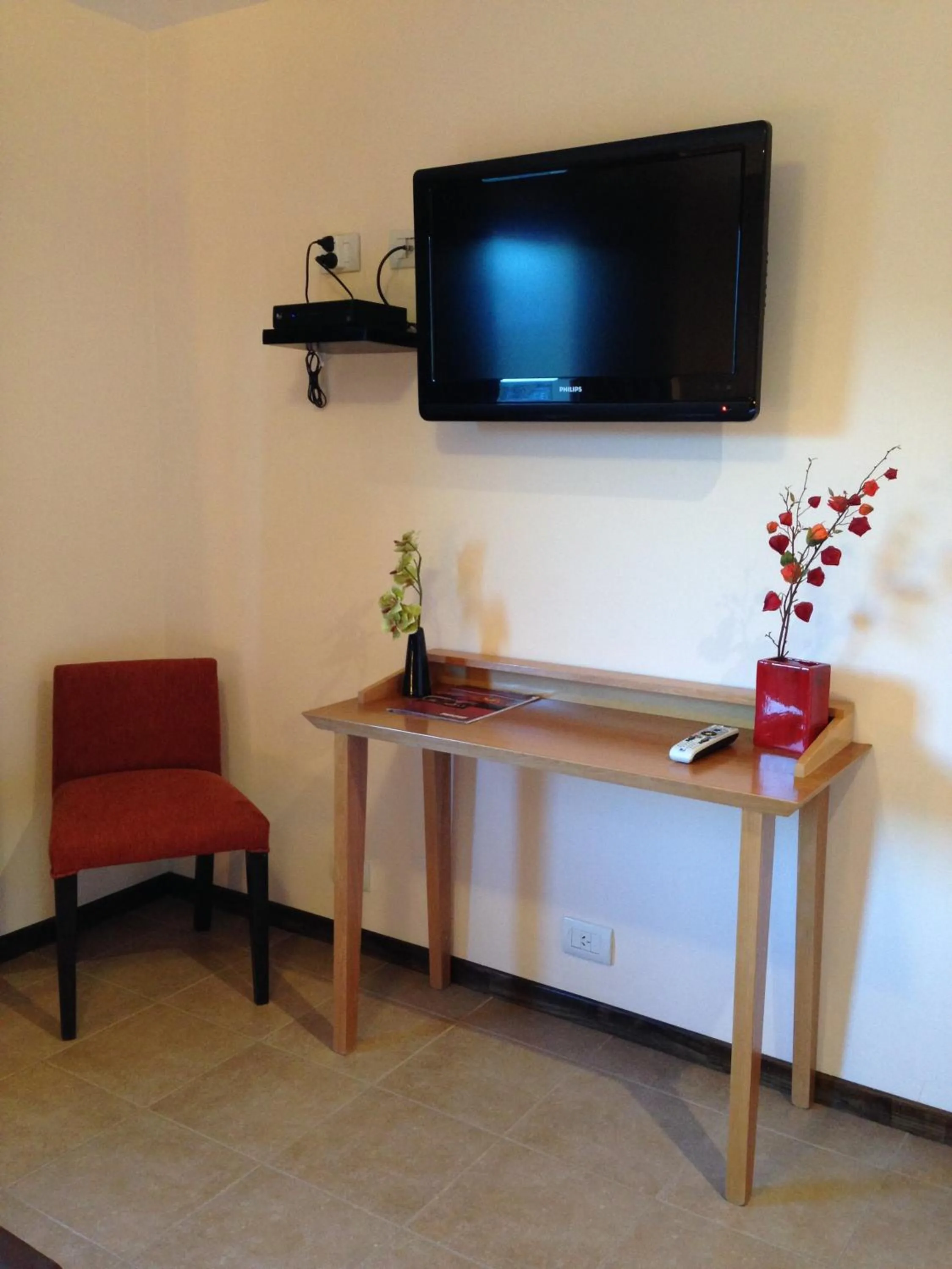 TV and multimedia in Hotel Poincenot