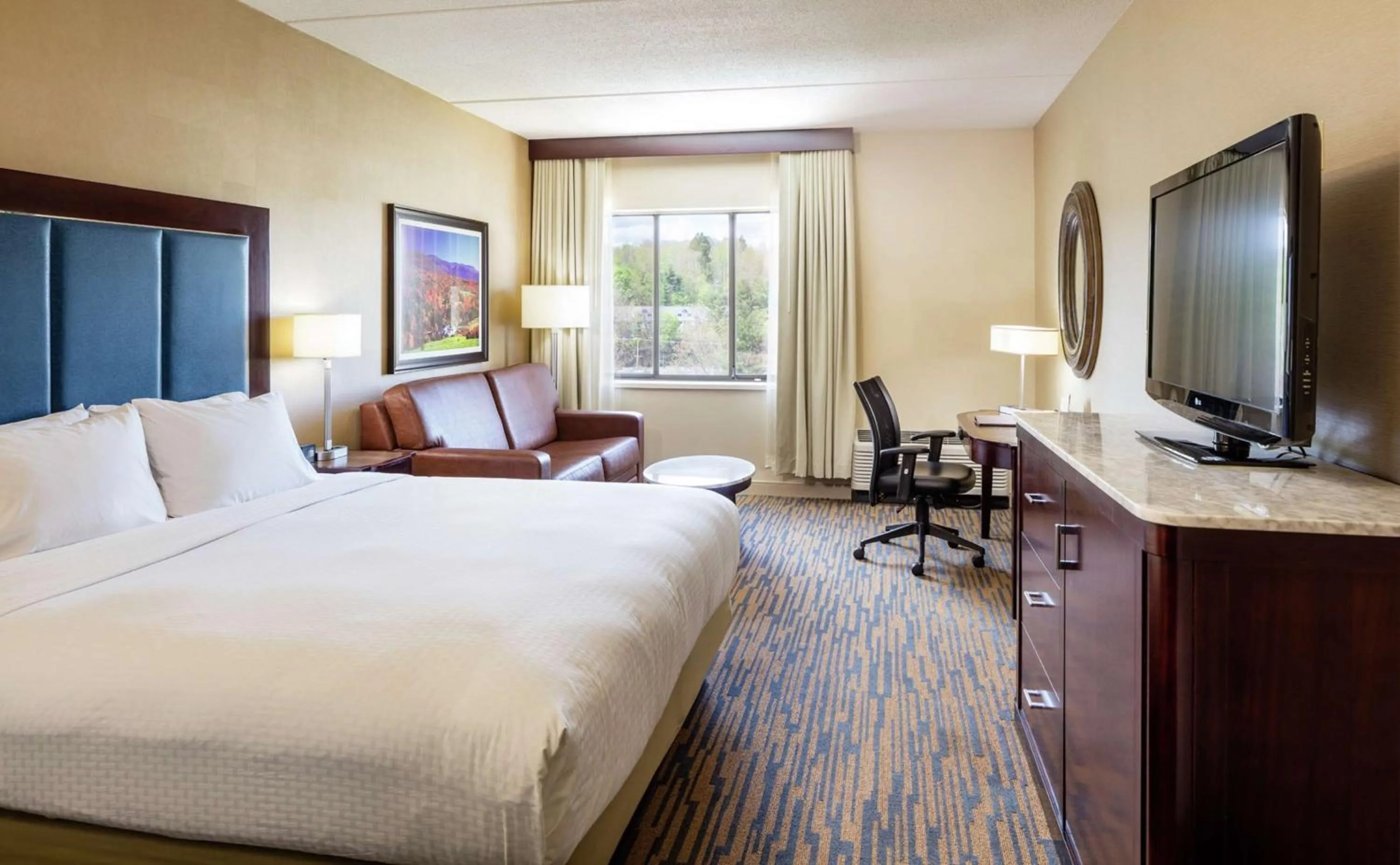 Bedroom, Bed in Doubletree by Hilton, Leominster