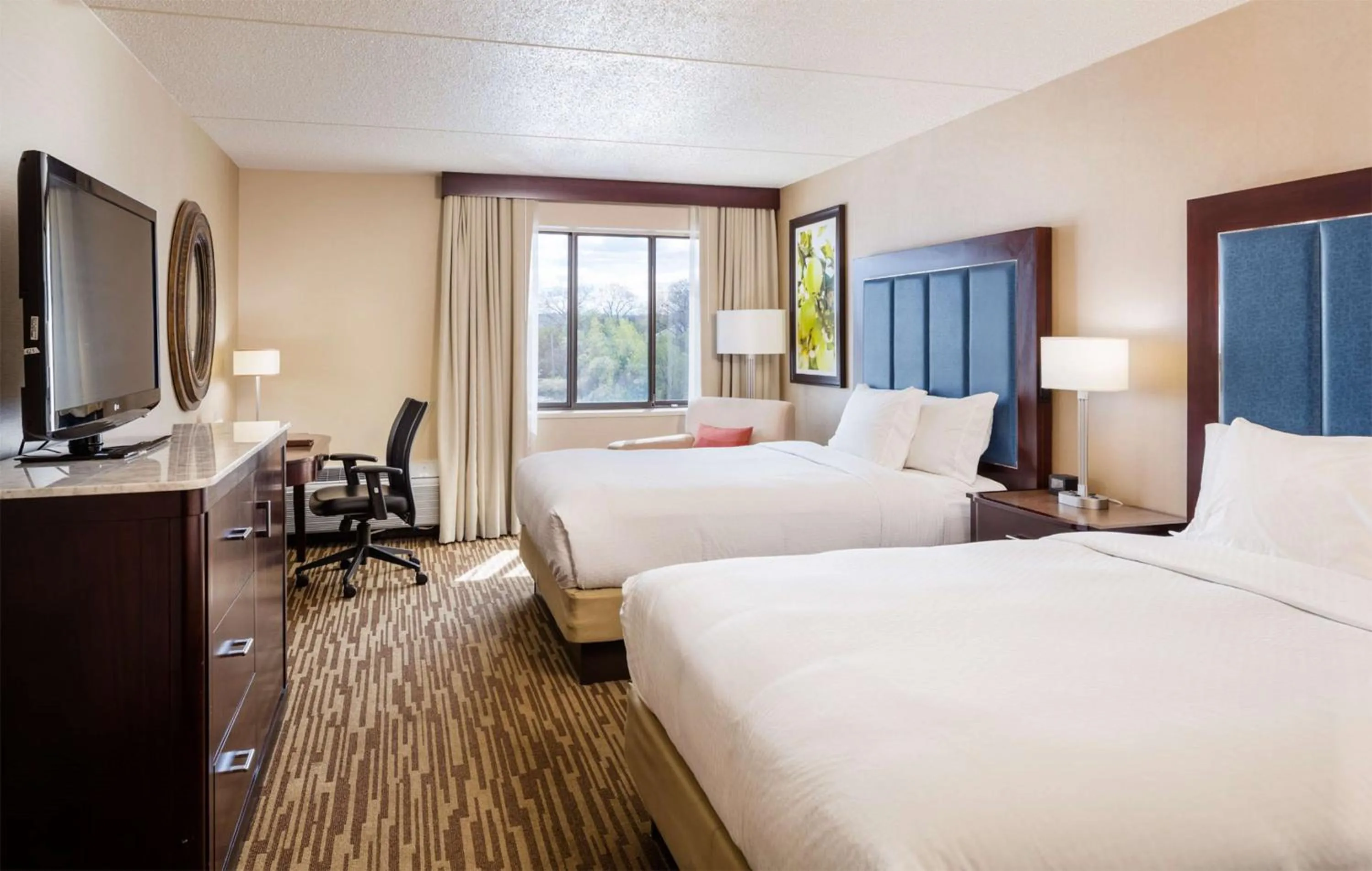 Bedroom, Bed in Doubletree by Hilton, Leominster