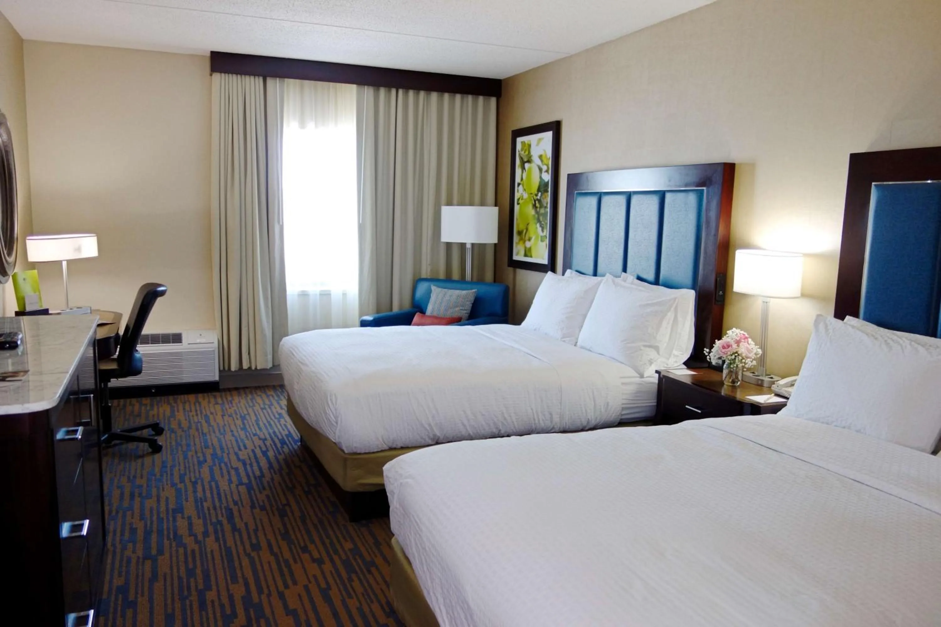 Bedroom, Bed in Doubletree by Hilton, Leominster