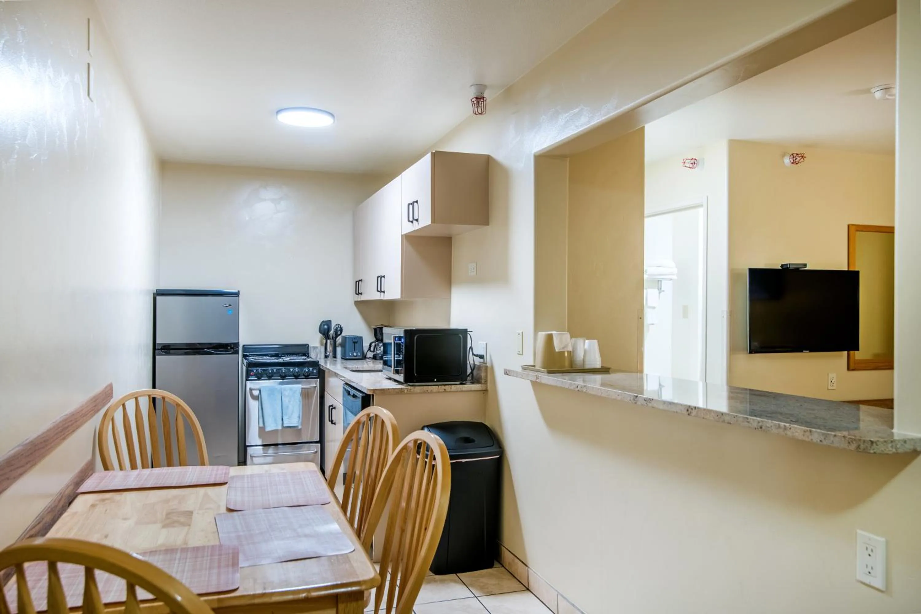Kitchen or kitchenette in Glenwood Springs Cedar Lodge