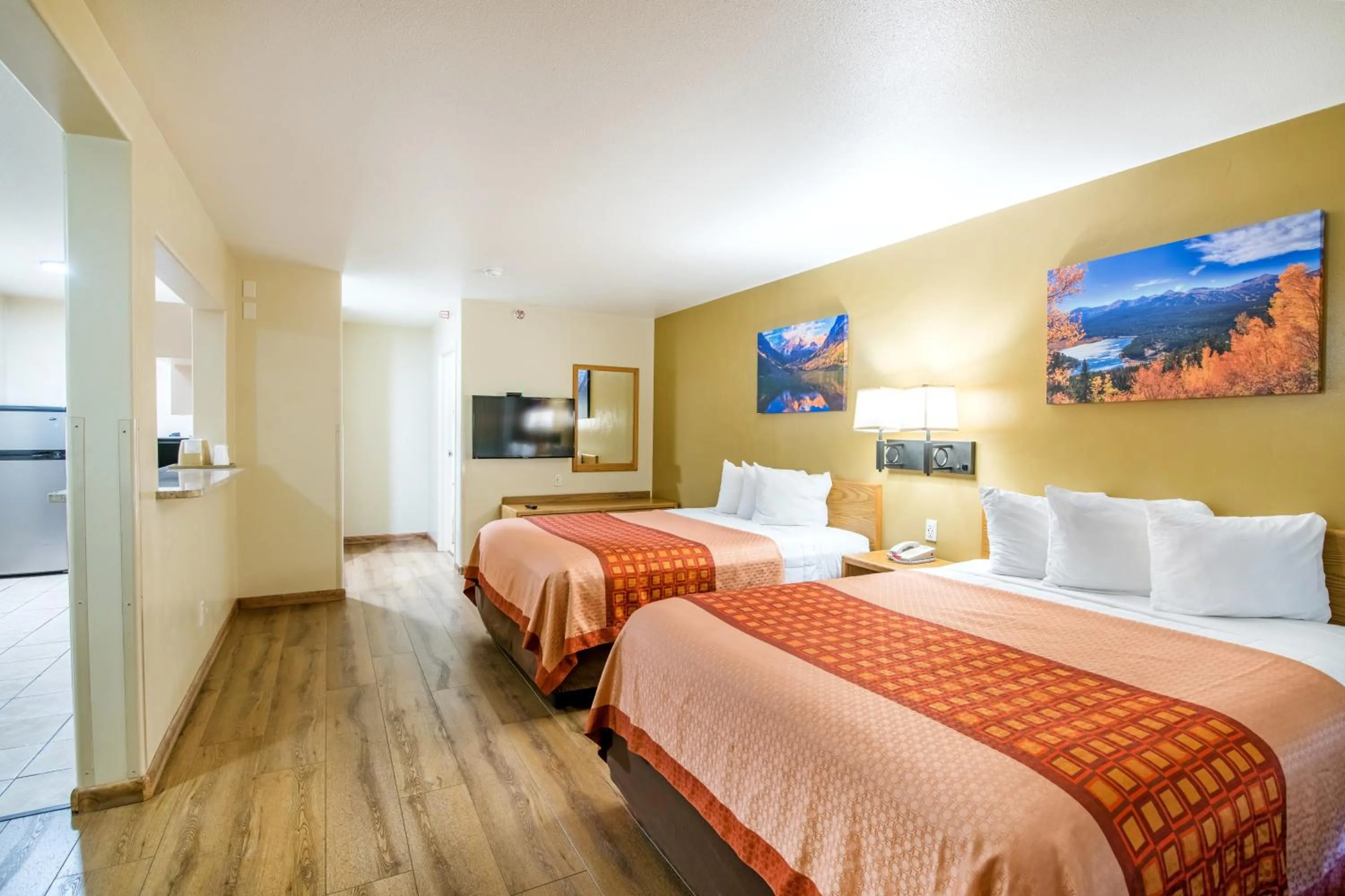 Bedroom, Bed in Glenwood Springs Cedar Lodge