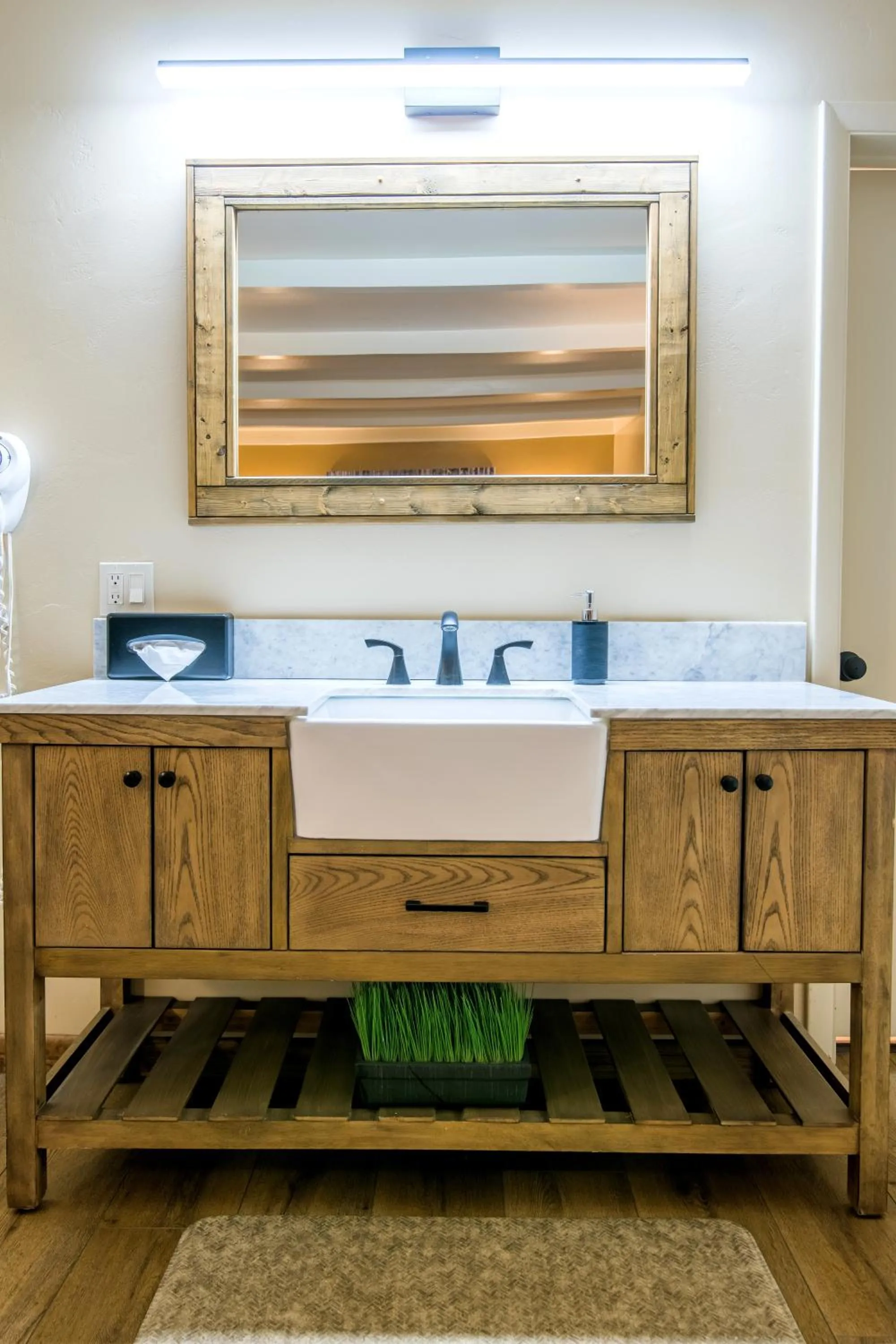 Bathroom in Glenwood Springs Cedar Lodge
