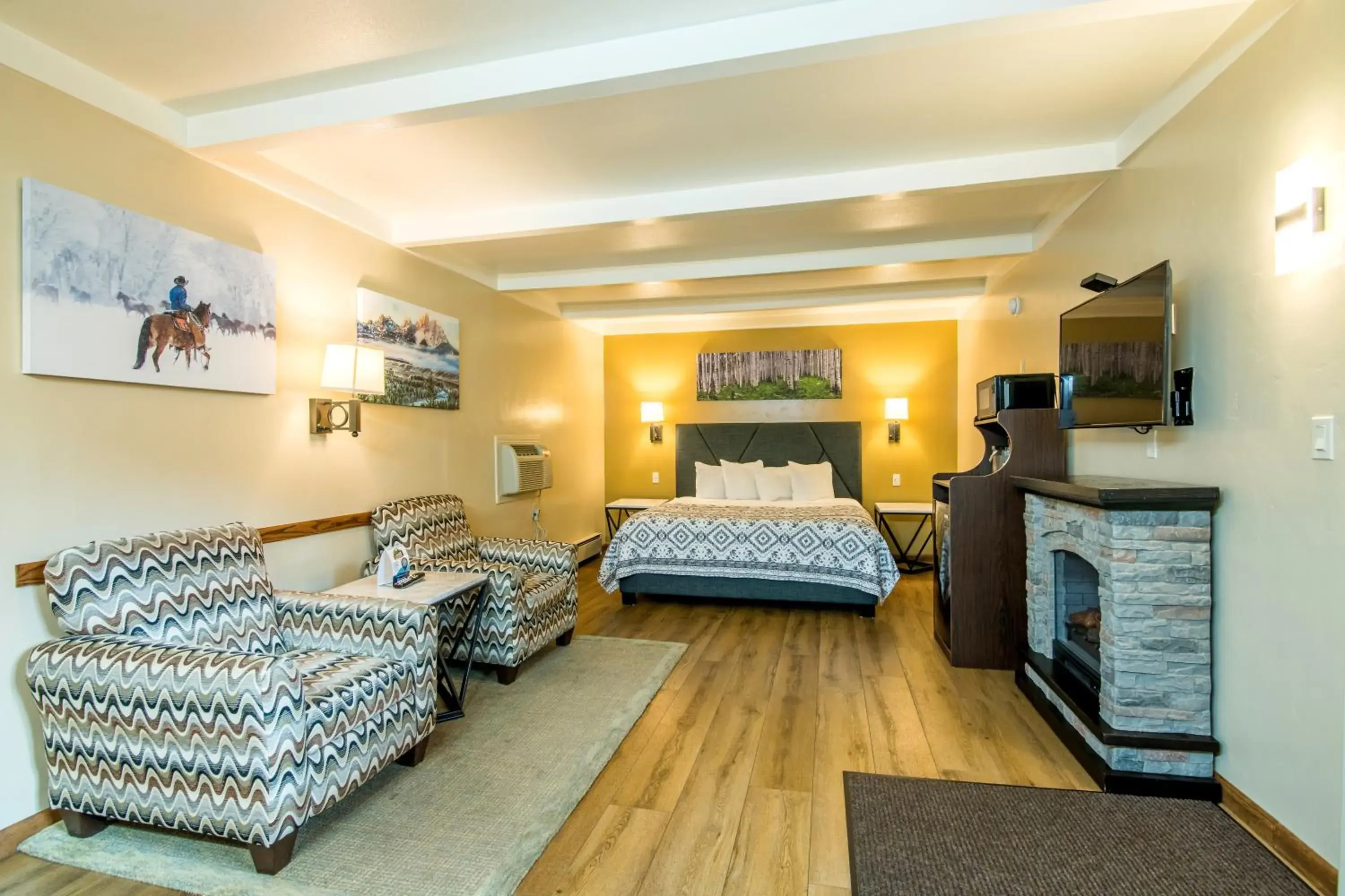 King Suite in Glenwood Springs Cedar Lodge King Suite in Glenwood Springs Cedar Lodge