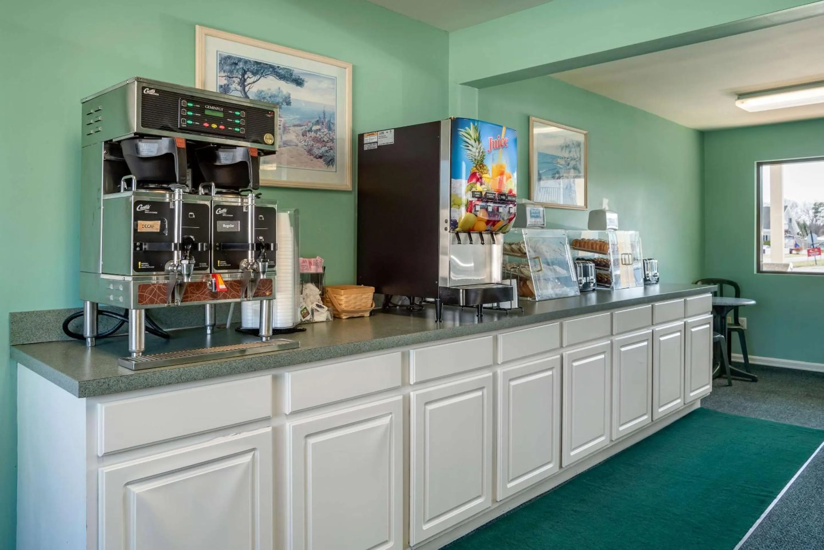 Breakfast in Rodeway Inn & Suites Rehoboth Beach